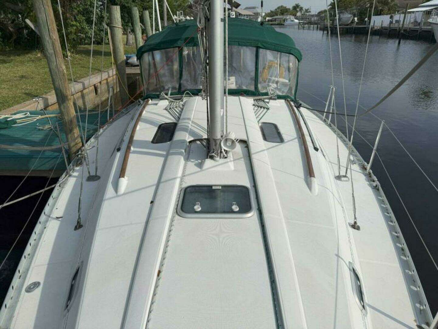 1998 Beneteau OCEANIS 352 - Image 11
