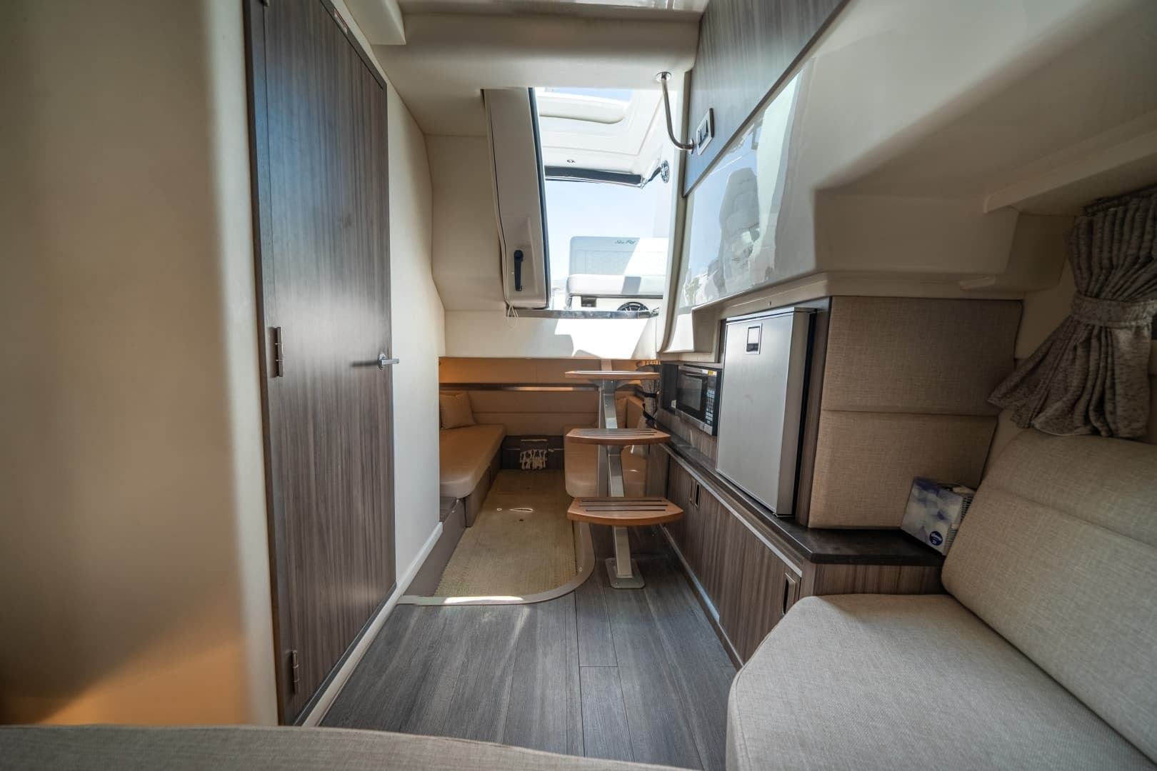 2021 Sea Ray 320 Sundancer - Image 31