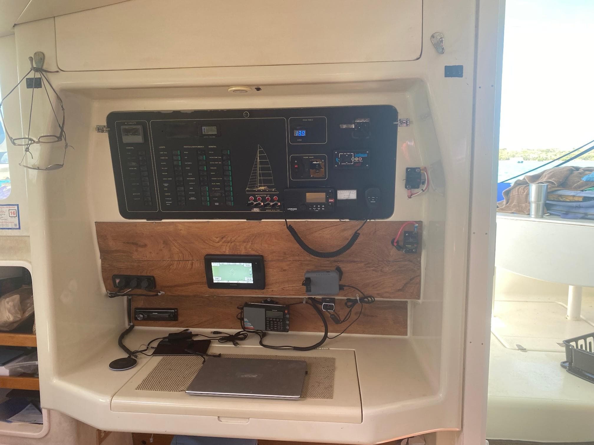 Control panel of a 1995 Voyage Mayotte 47 yacht with navigation and communication equipment.