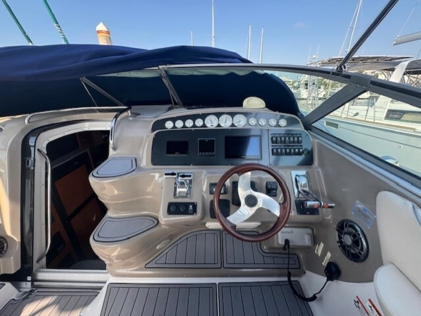 2006 Larson 370 Cabrio - Image 38