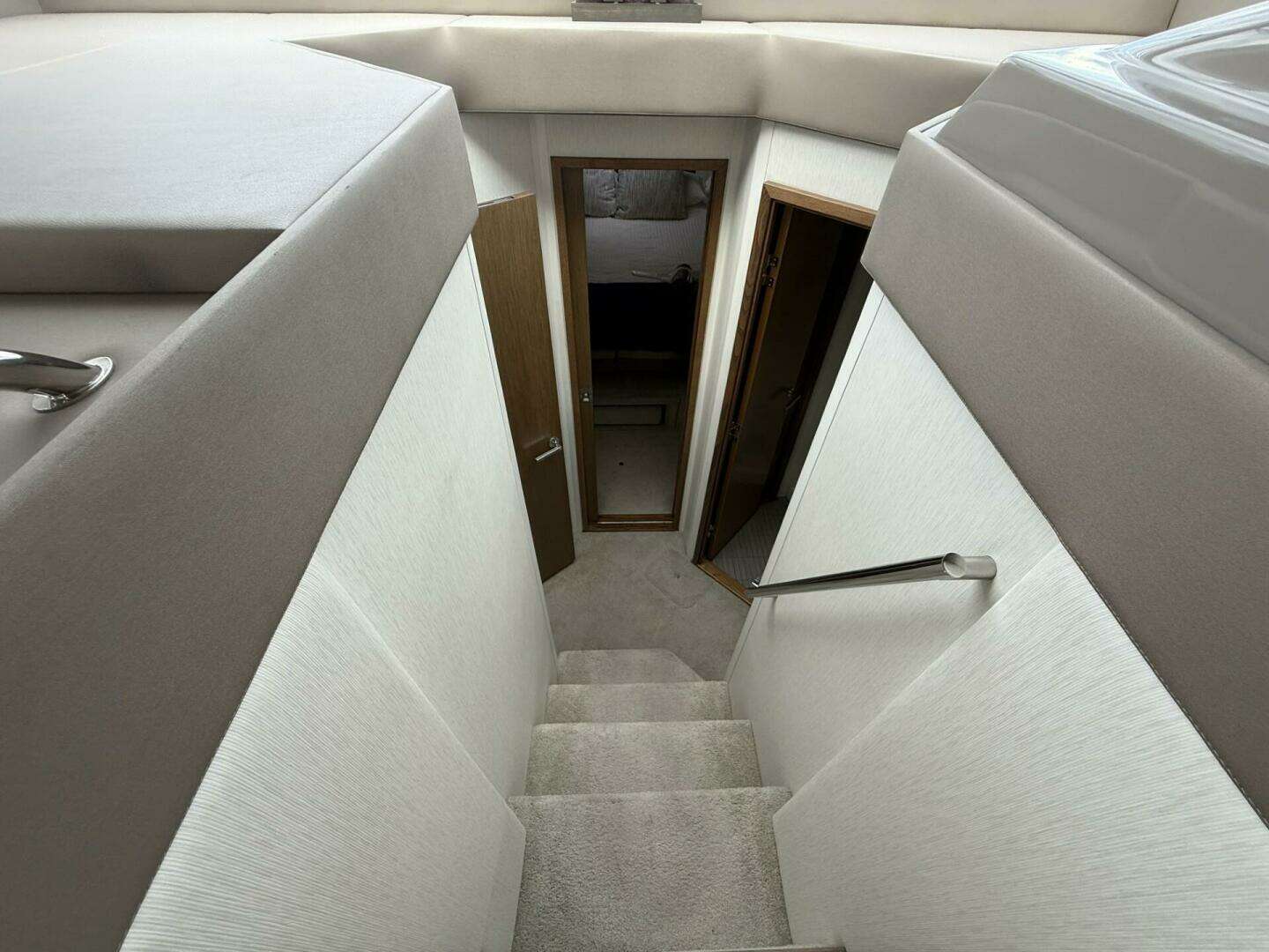 2018 Sea Ray 460 Sundancer - Image 14