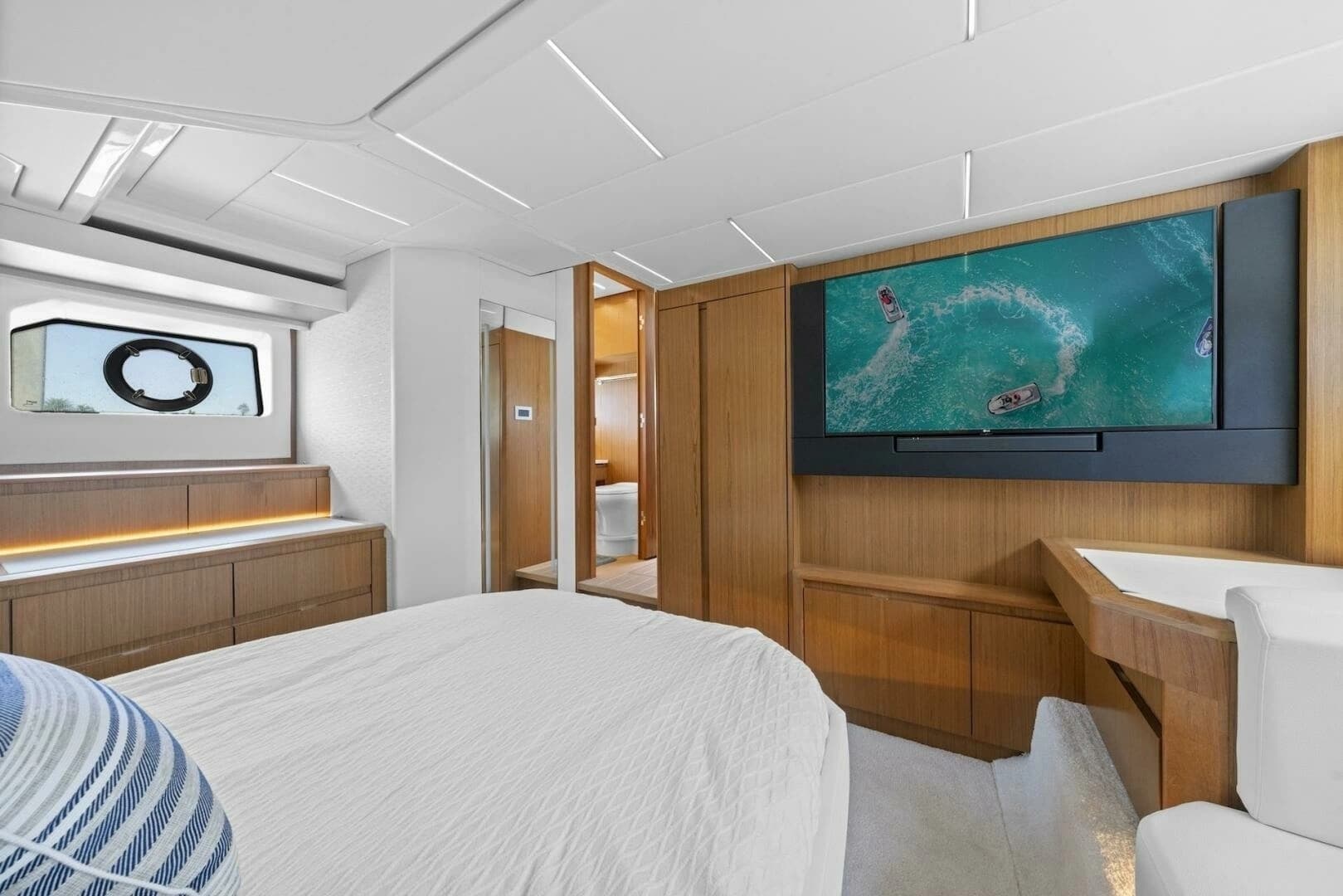2023 Tiara Yachts EX 60 - Image 66