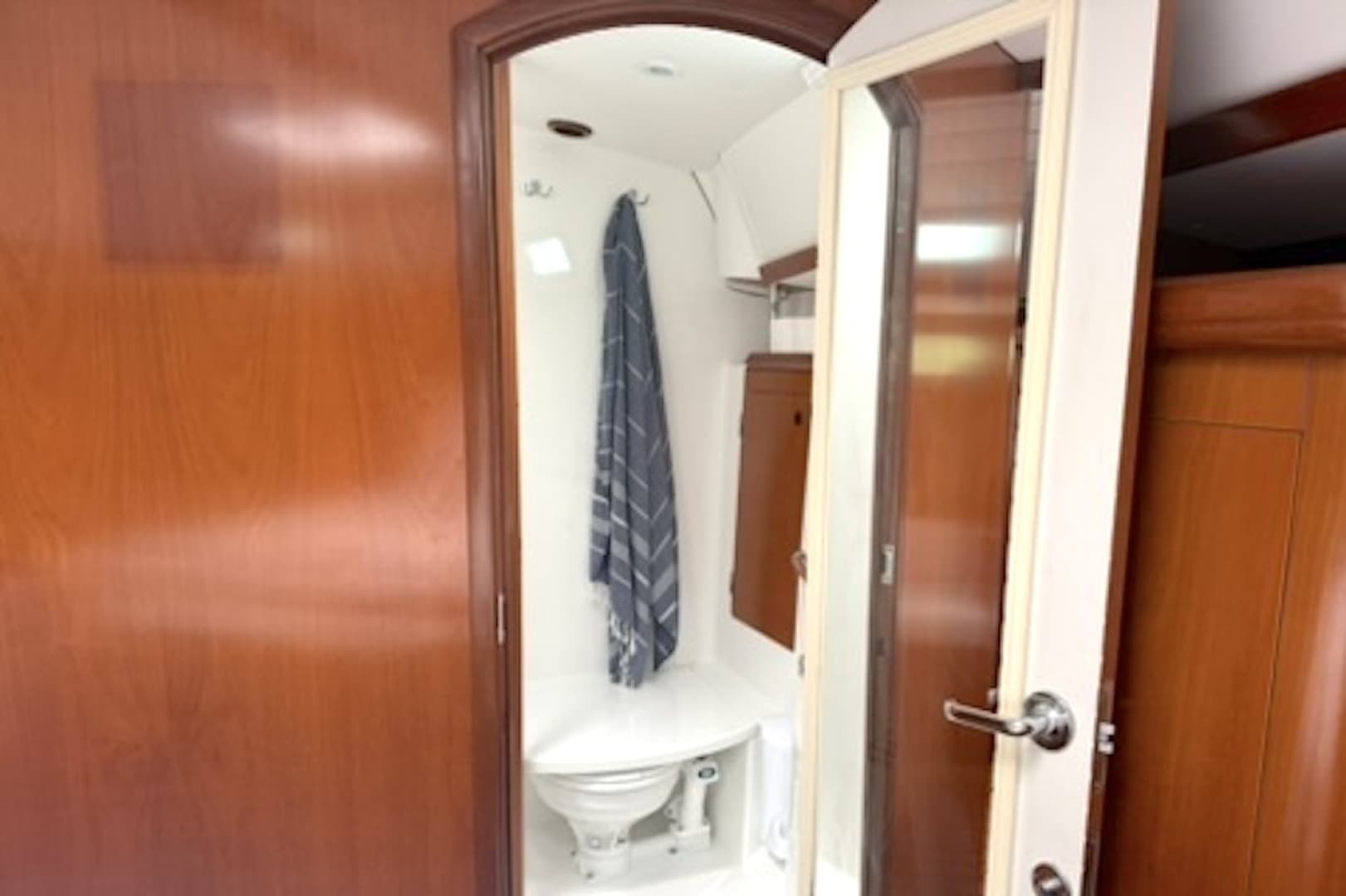 2001 Beneteau — - Image 38