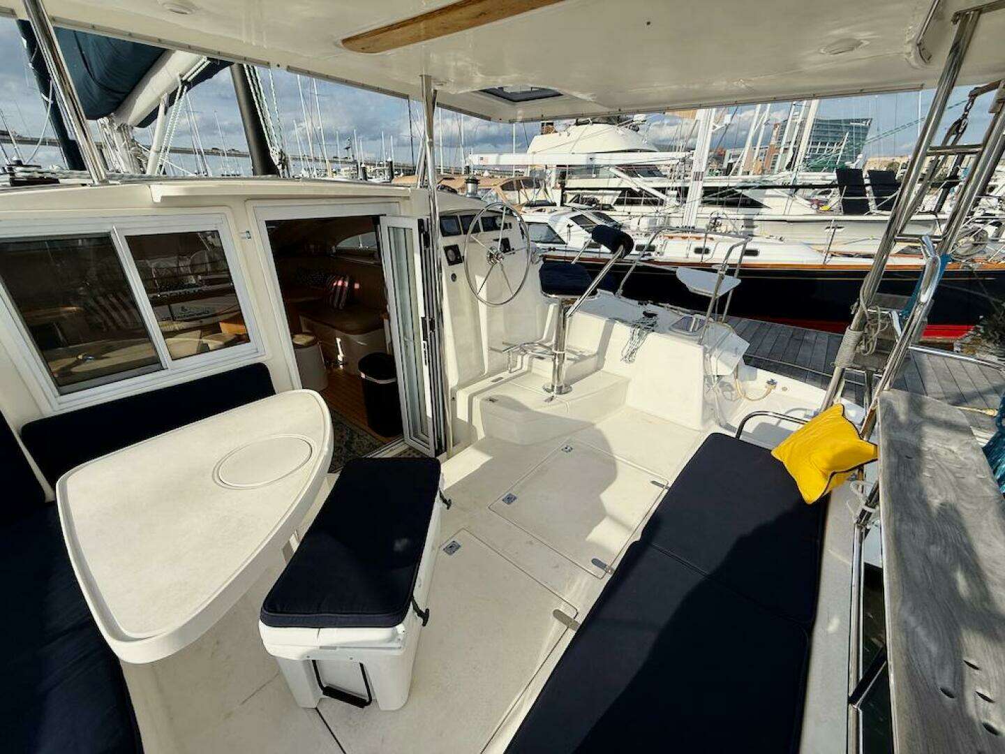 2006 Island Spirit 401 - Image 13