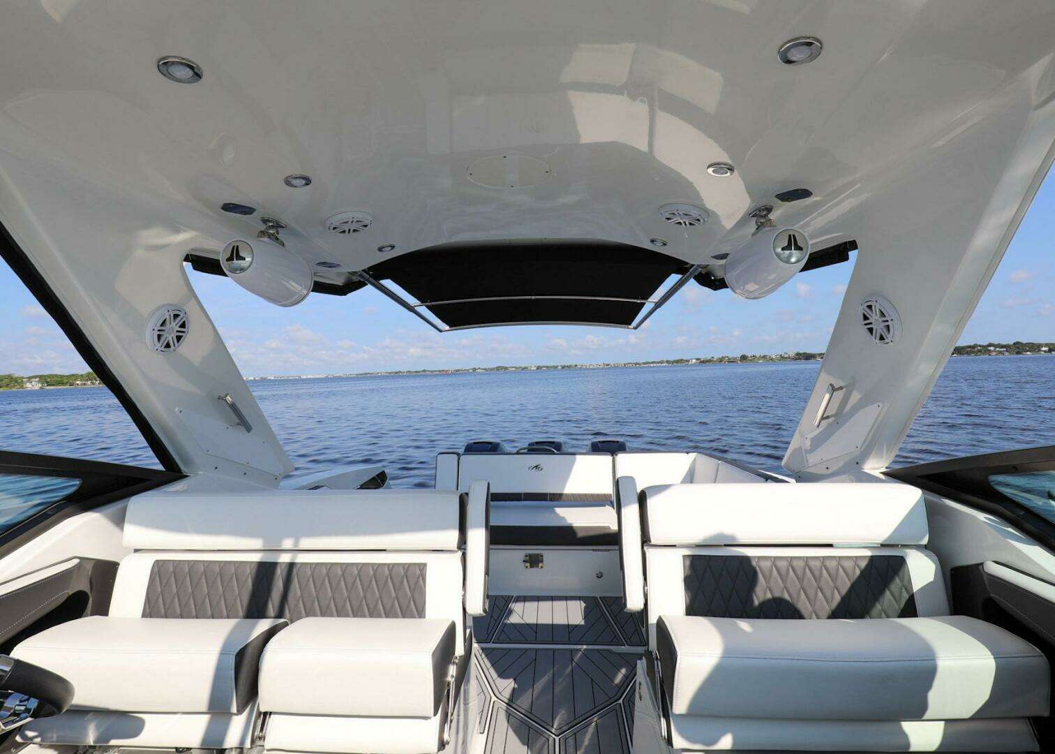 2023 Monterey 385 Super Sport - Image 15