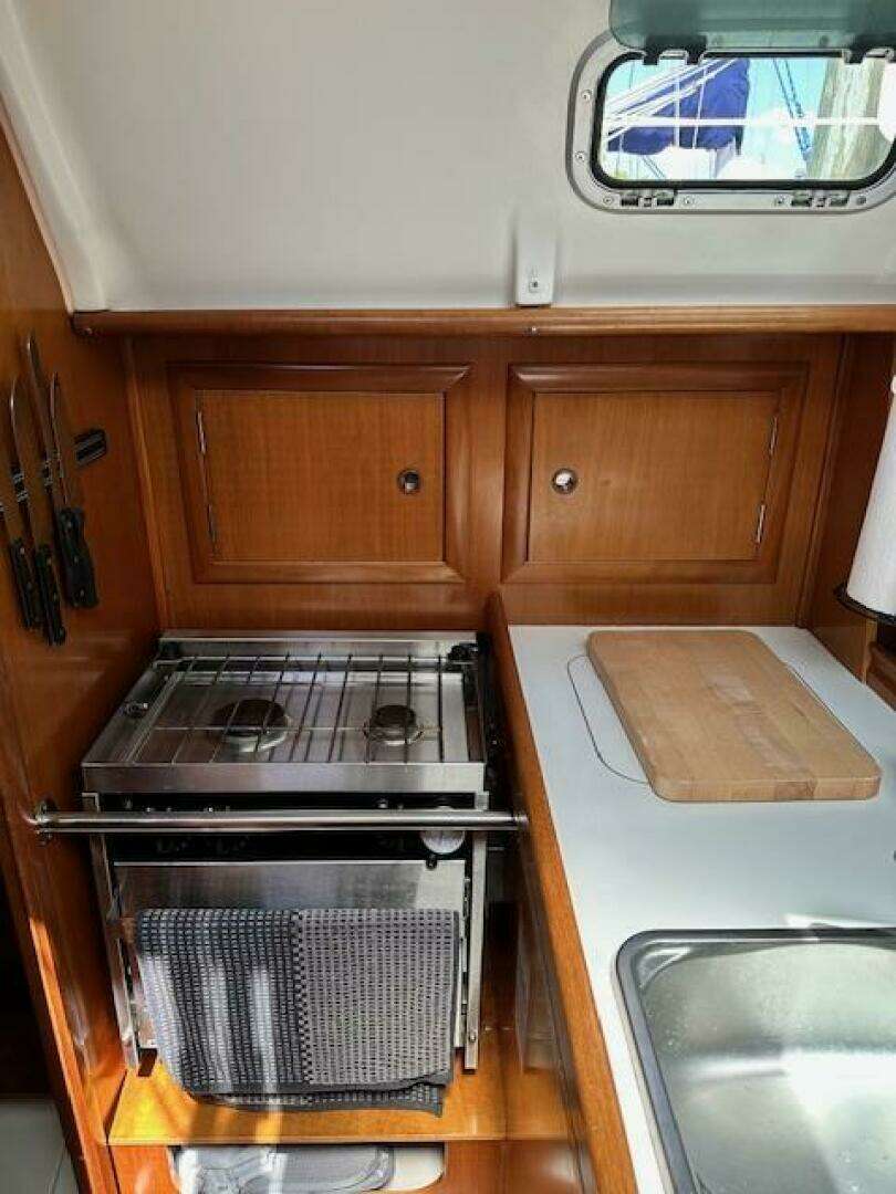 2000 Beneteau Oceanis 311 - Image 5