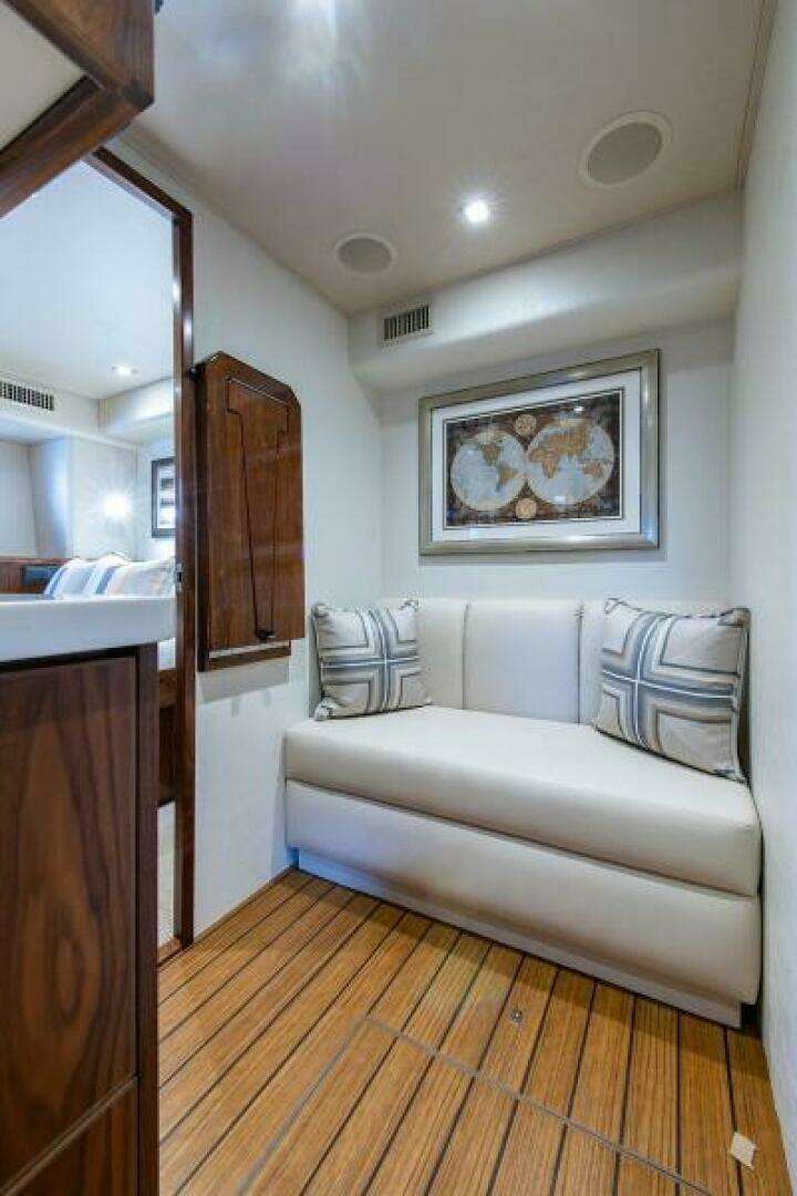 2018 Viking Enclosed Flybridge - Image 75