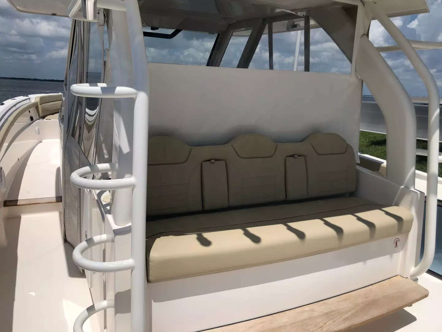 2017 Pursuit S 408 - Image 20