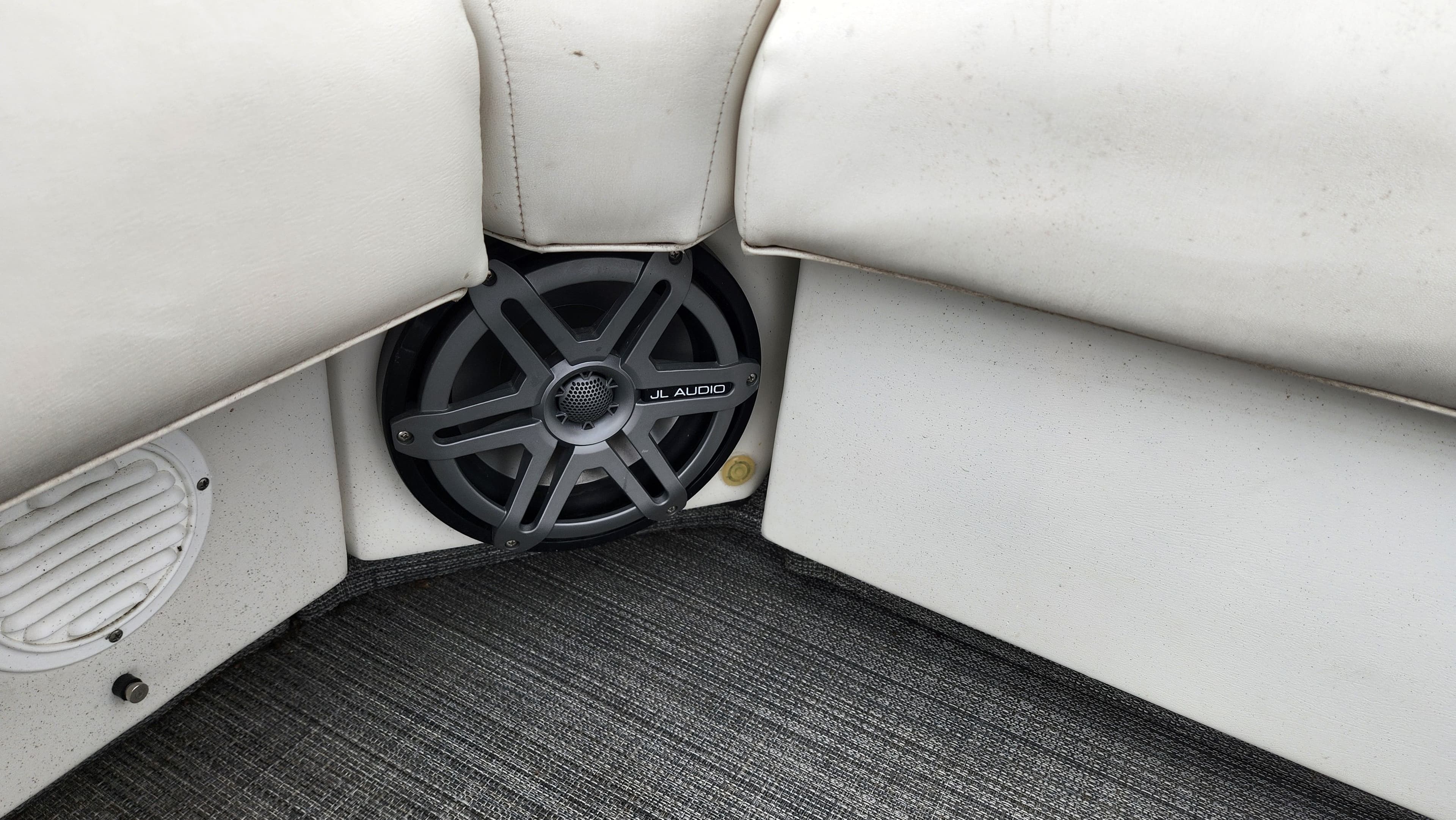 JL Audio speaker in JC MFG NEPTOON 25 SPSL boat, year 2018.