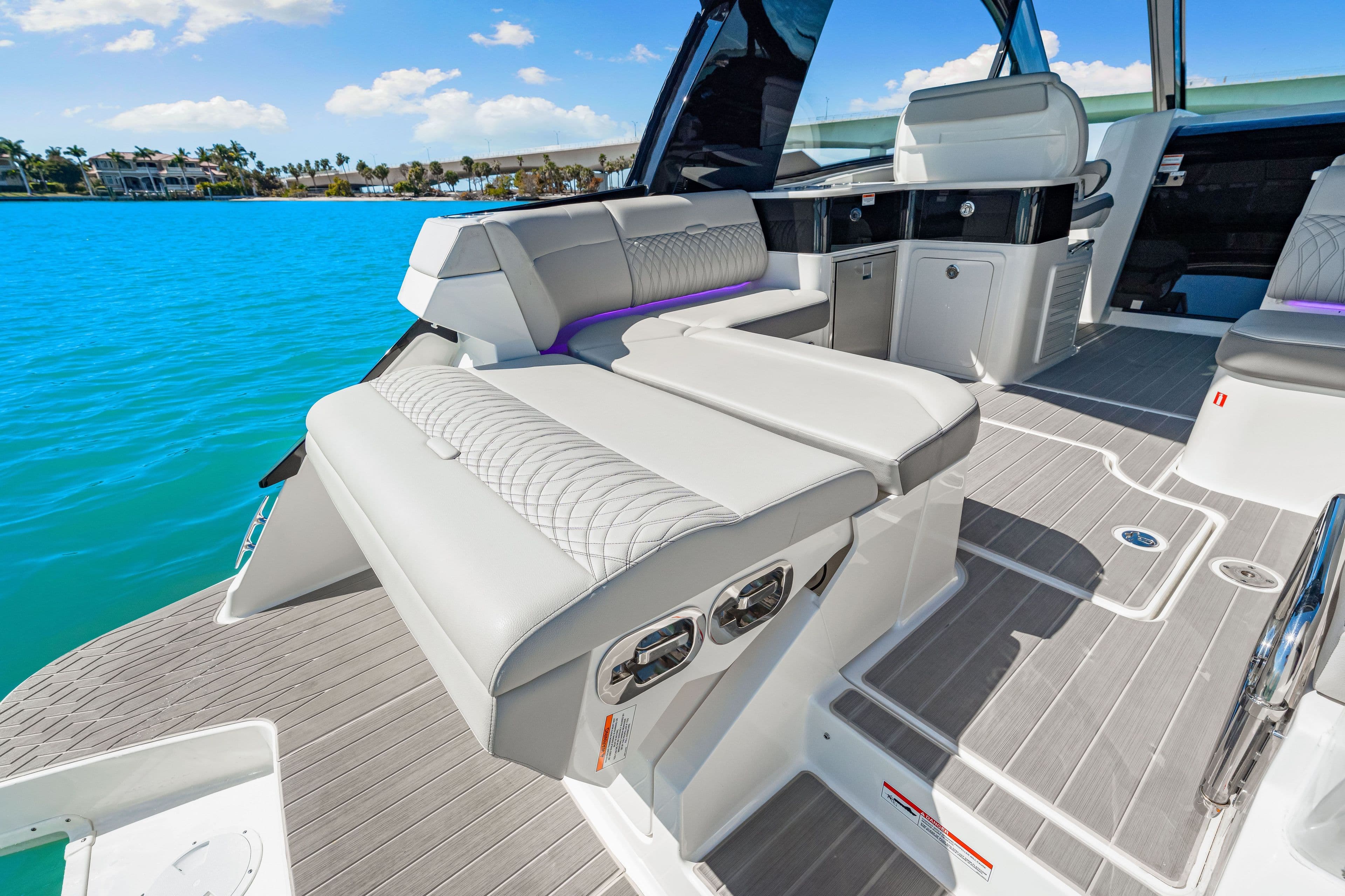 2026 Sea Ray Sundancer 370 Outboard - 59