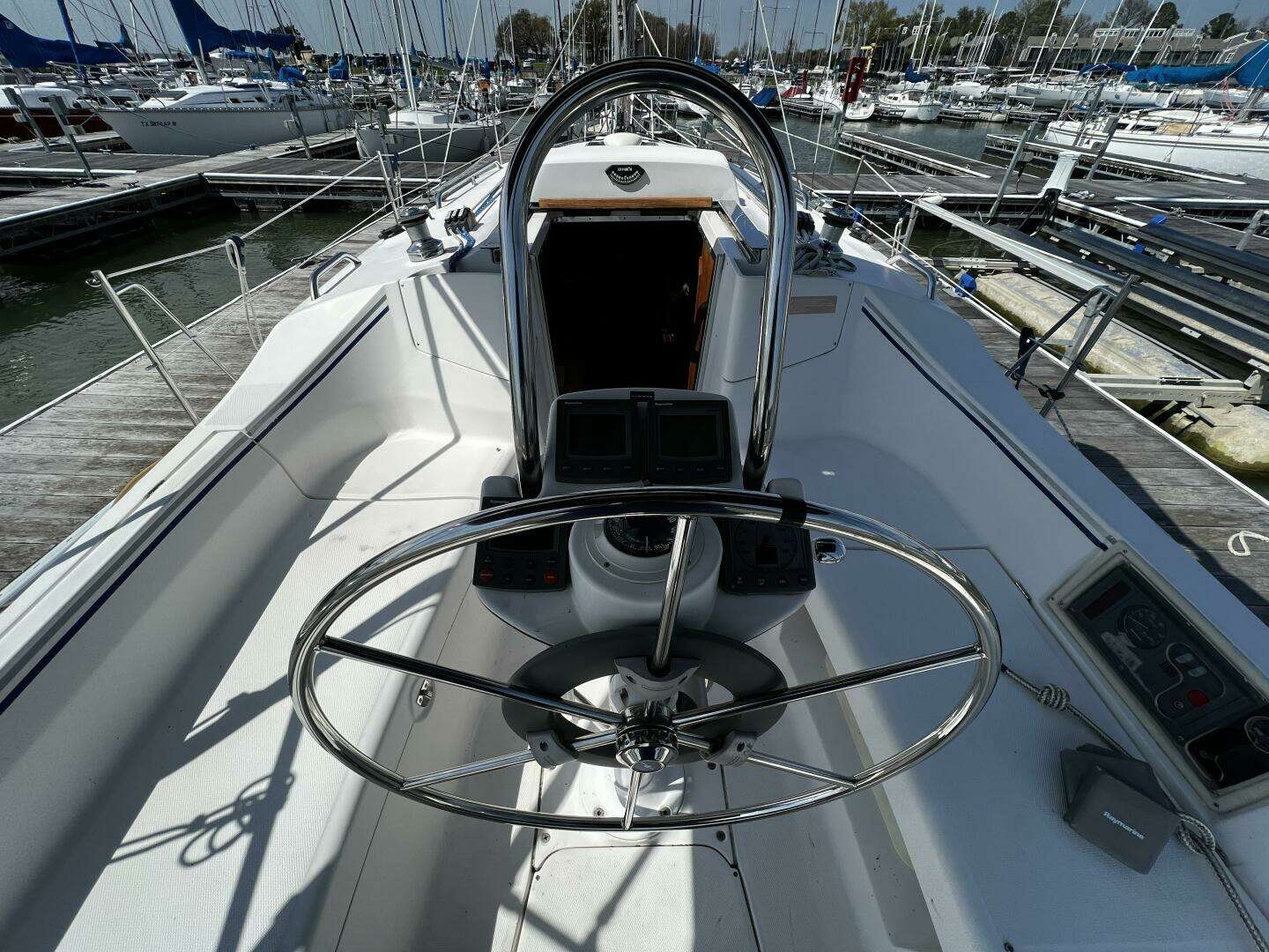 2004 Hunter 33 - Image 31