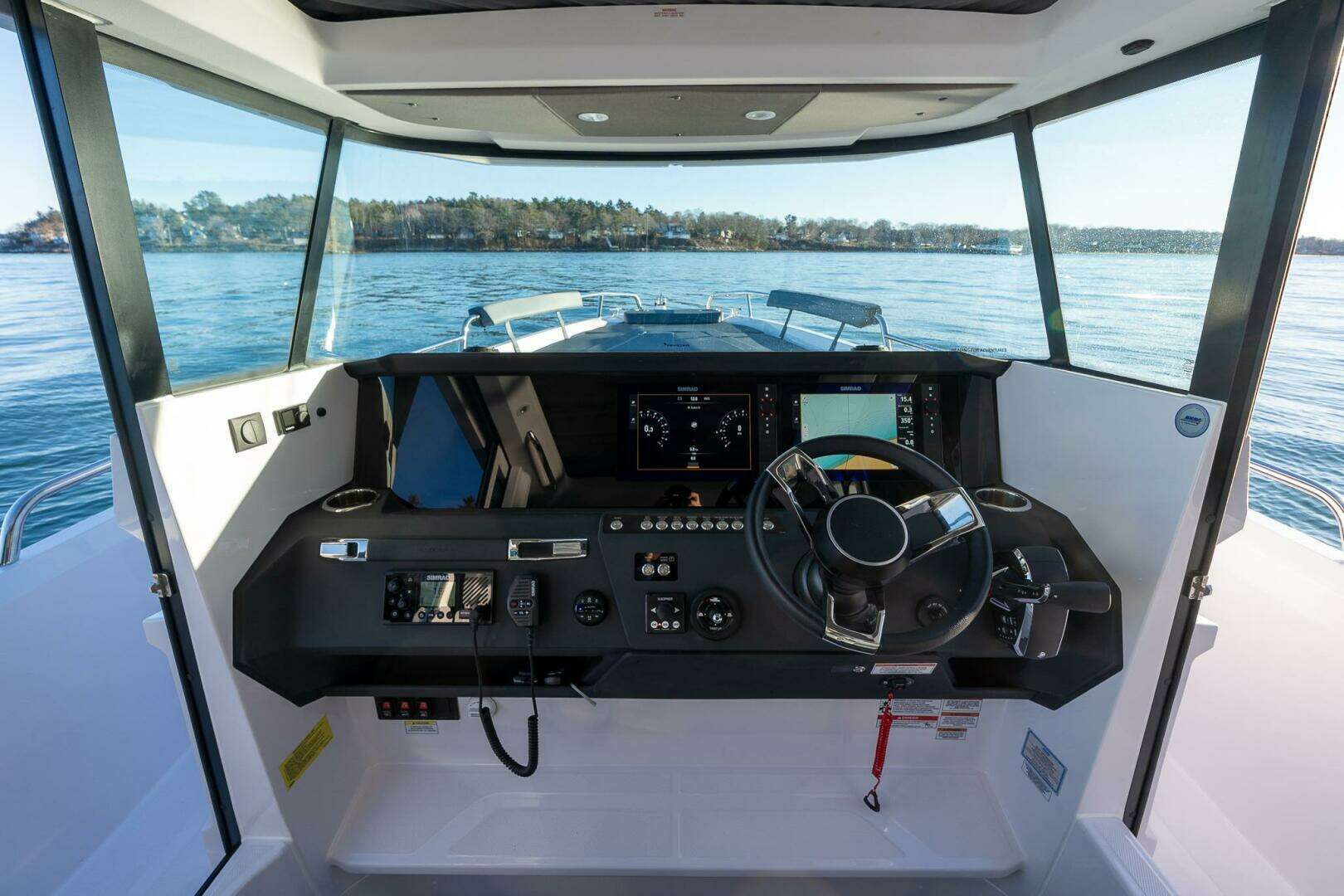 2026 Axopar Cross Cabin - Image 16