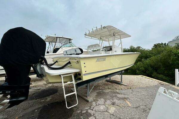 2006 Jupiter 31 CC Forward Seating - Image 1