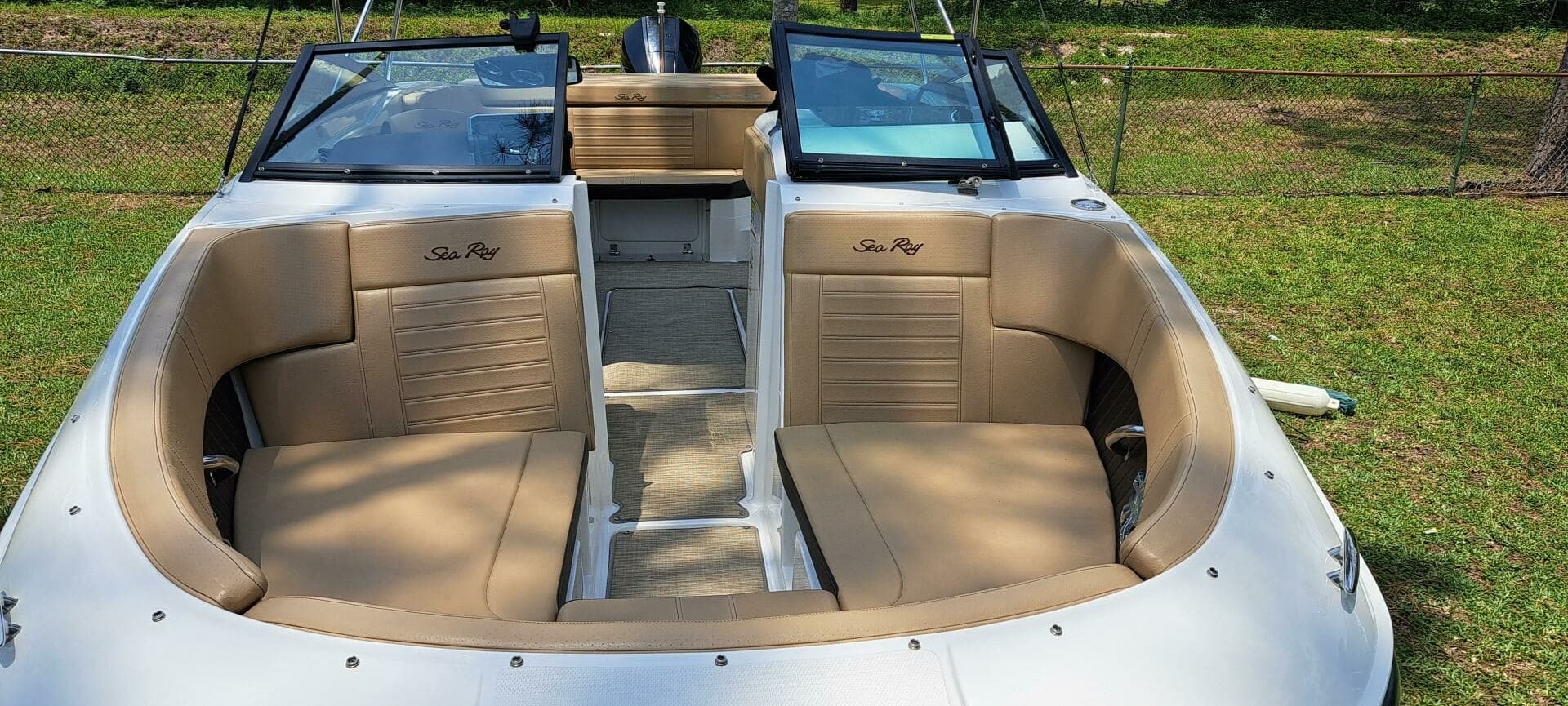 2019 Sea Ray SPX 230 OB - Image 2