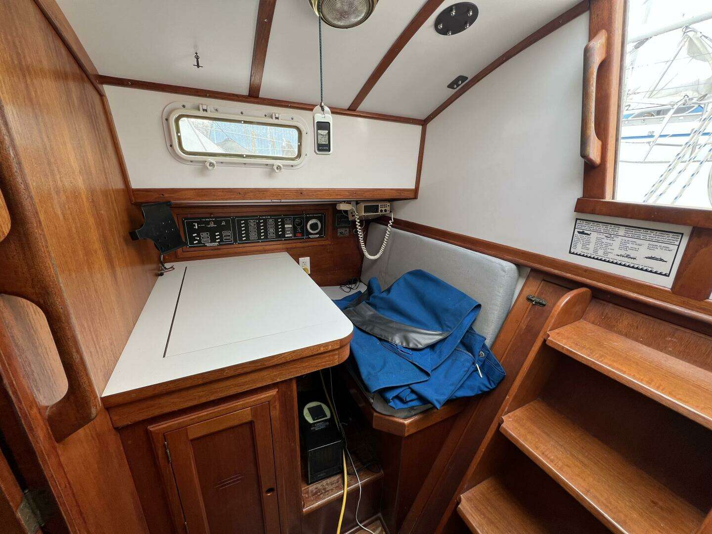 1986 Dickerson Tri-Cabin - Image 30