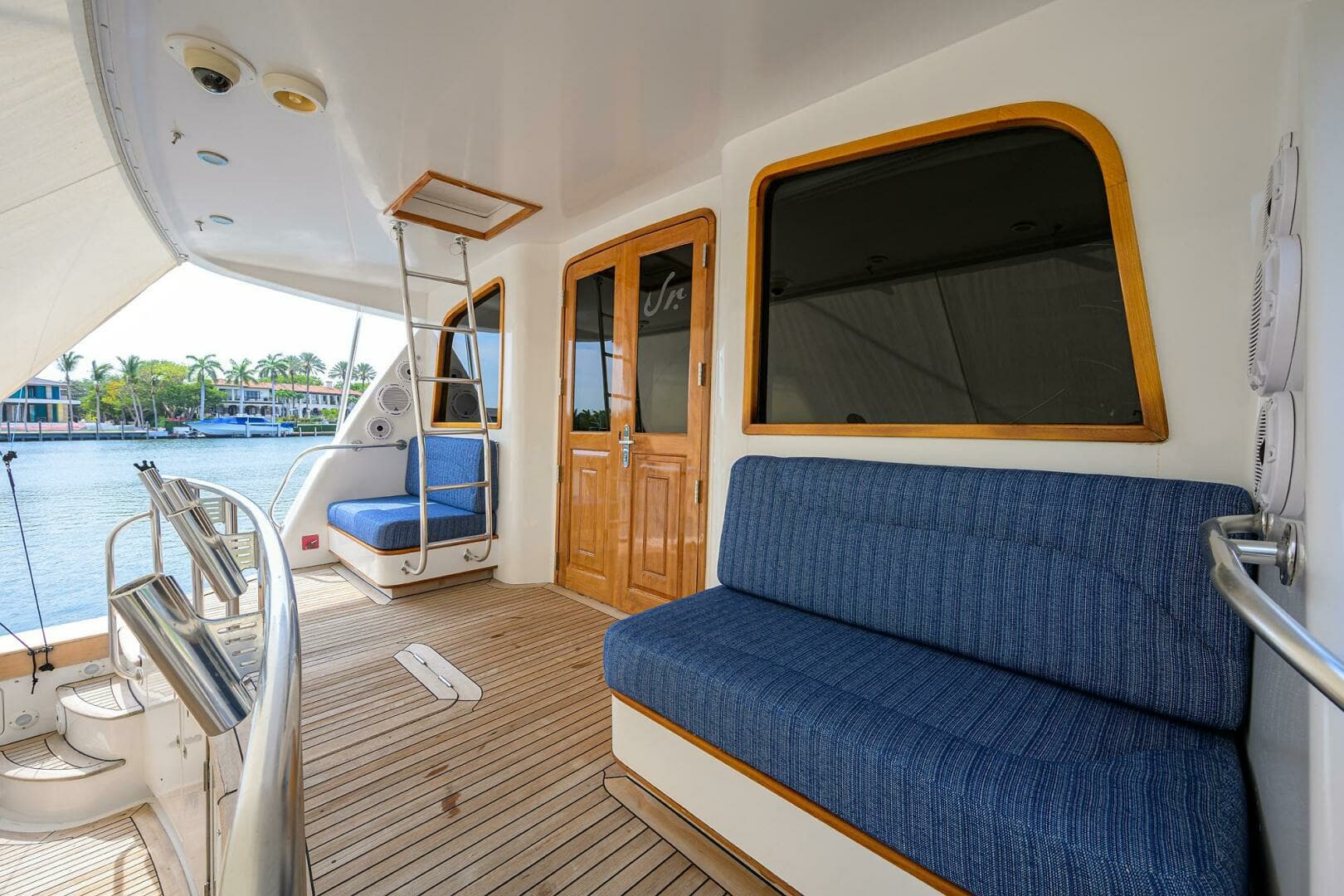2004 Sea Force IX 82 Enclosed Bridge - Image 17