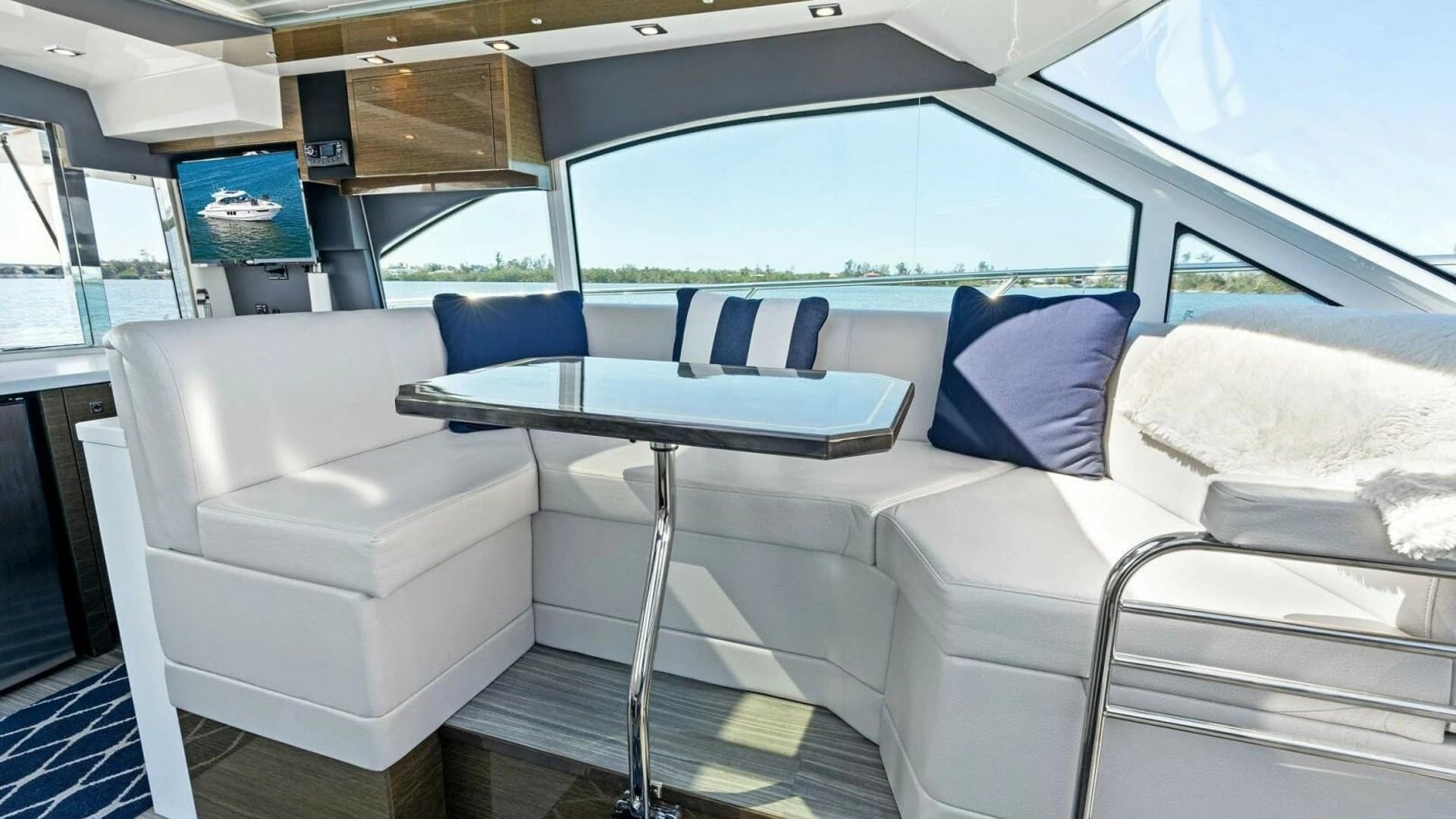 2019 Cruisers Yachts 45 Cantius - Image 37