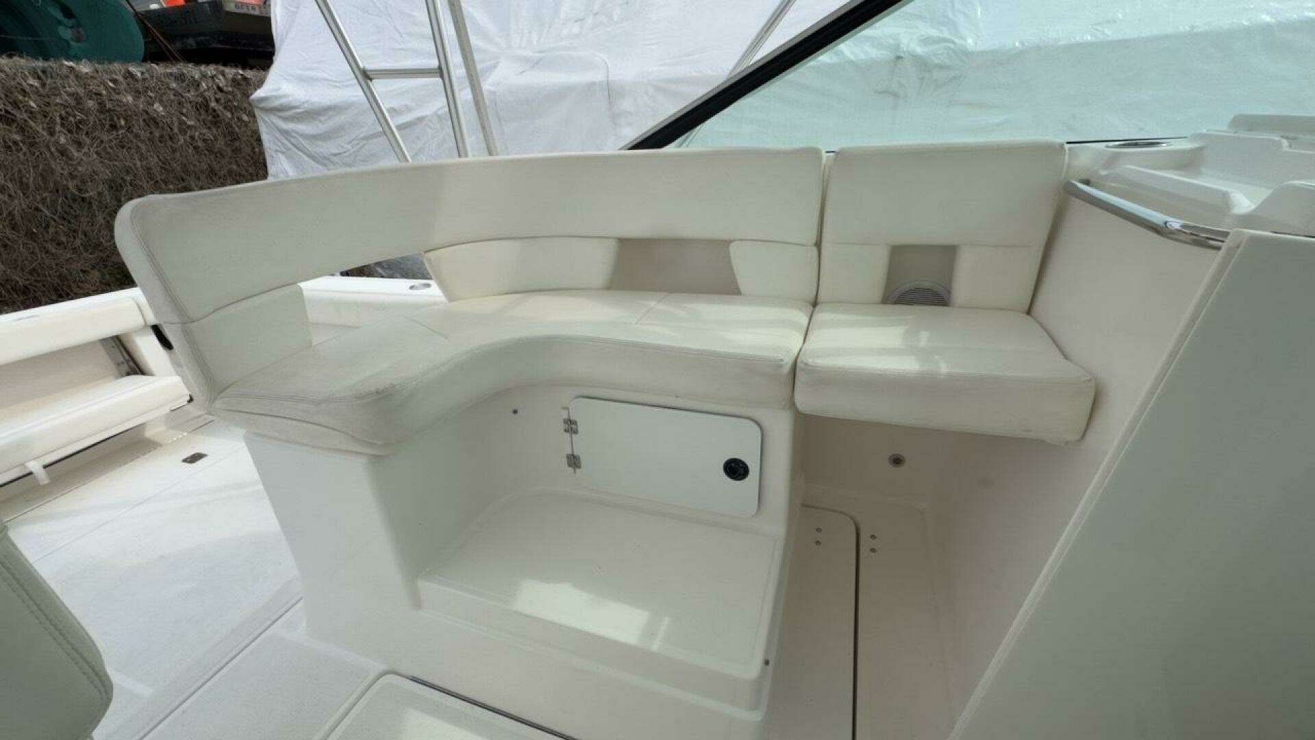 2005 Tiara Yachts 2900 Open - Image 9