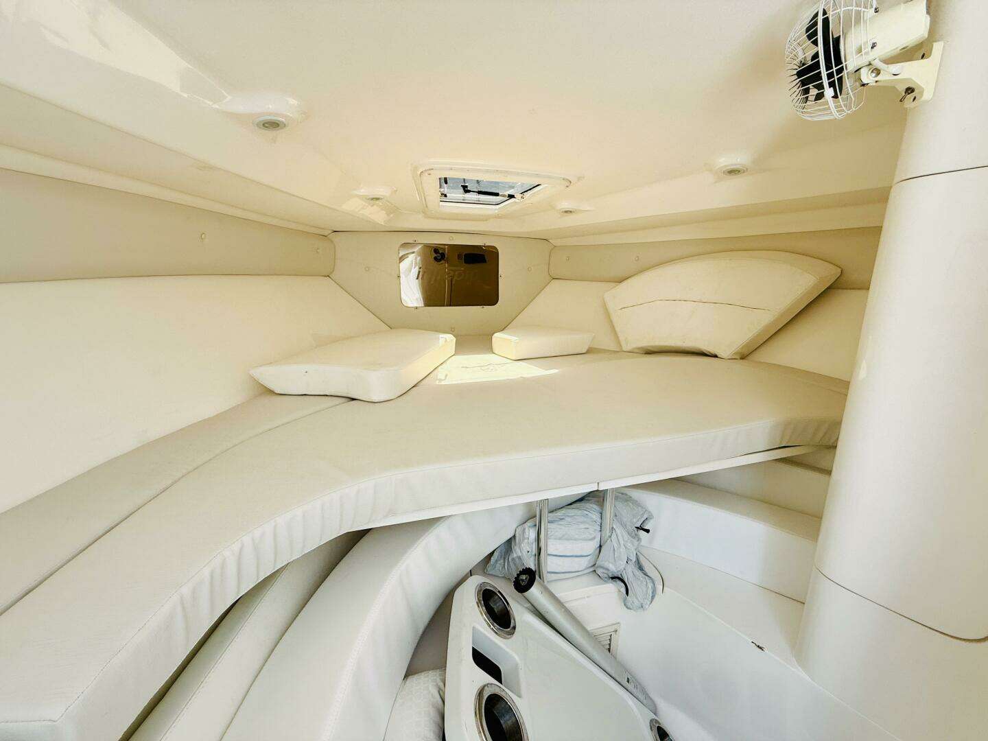2003 Intrepid 377 - Image 16