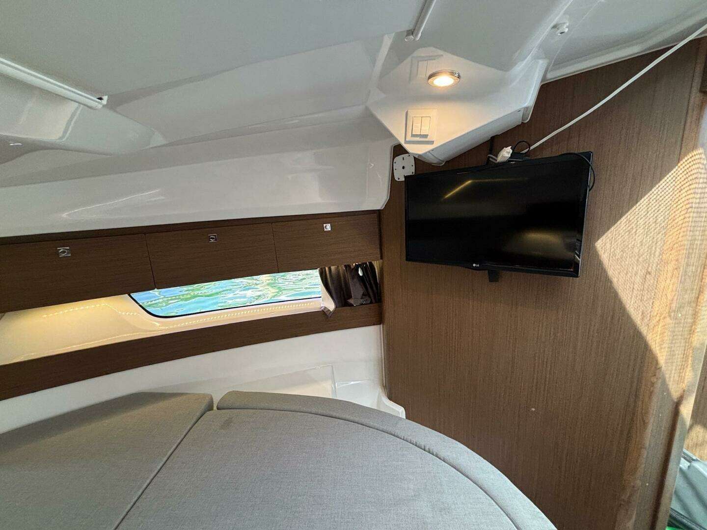 2020 Jeanneau NC895 - Image 10