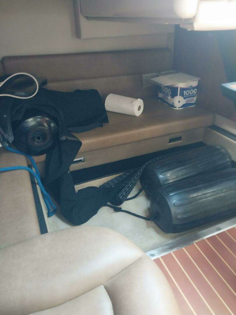 2011 Monterey 340 Sport Yacht - Image 17