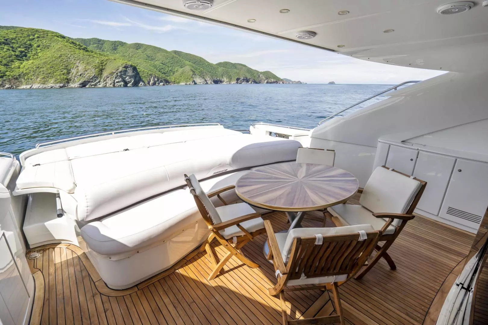2005 Pershing 76 Motor Yacht - Image 3