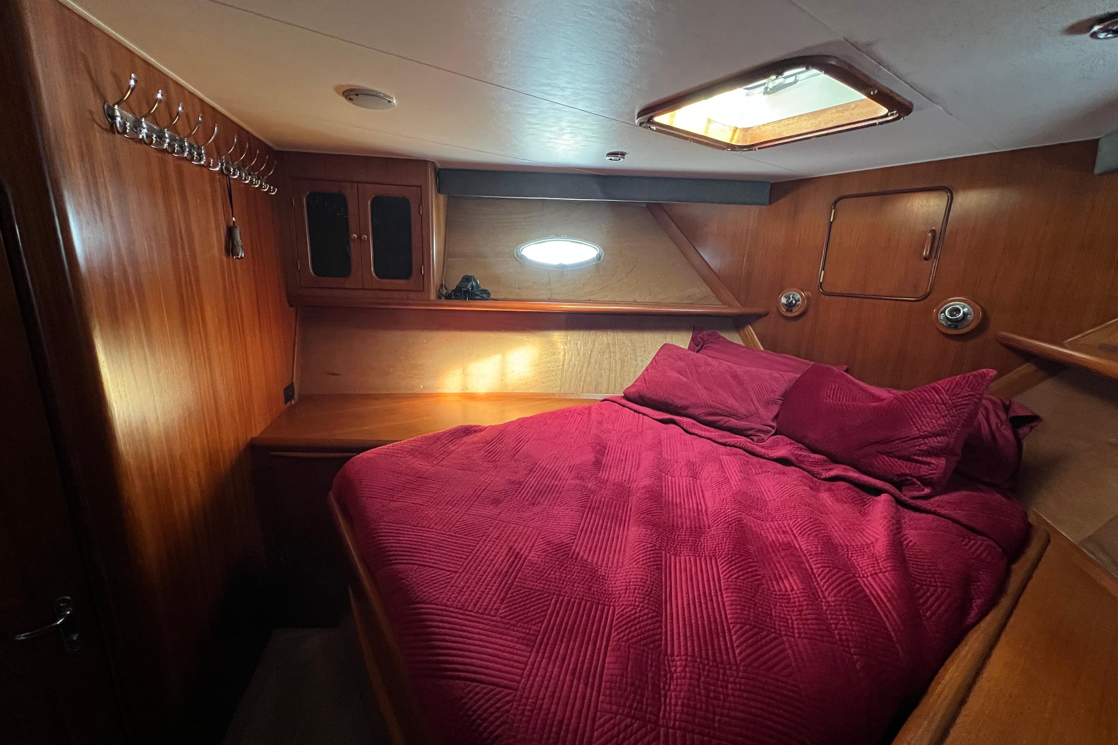 Guest Queen forward with wood accents.
