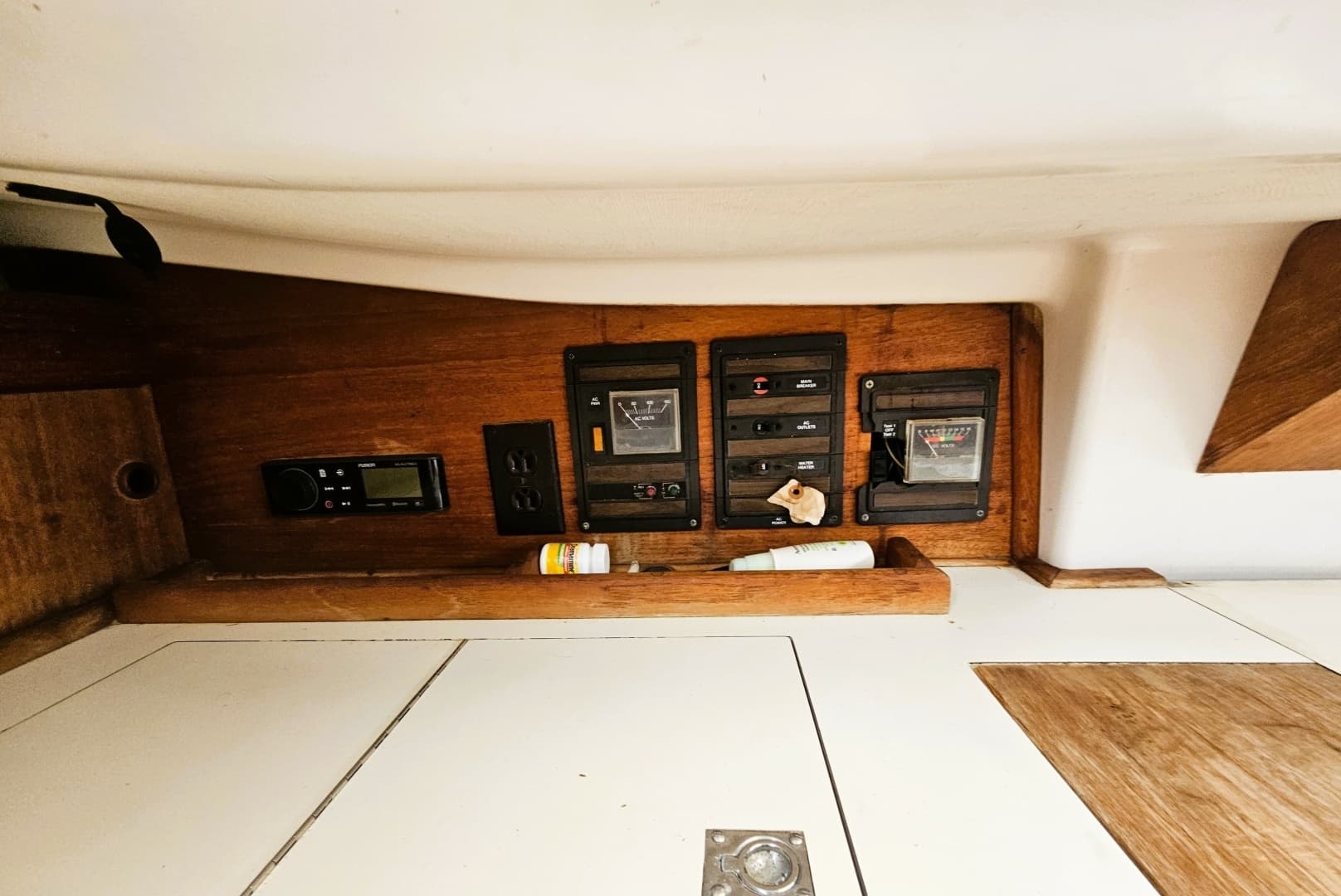 1985 Sabre 34 - Image 8