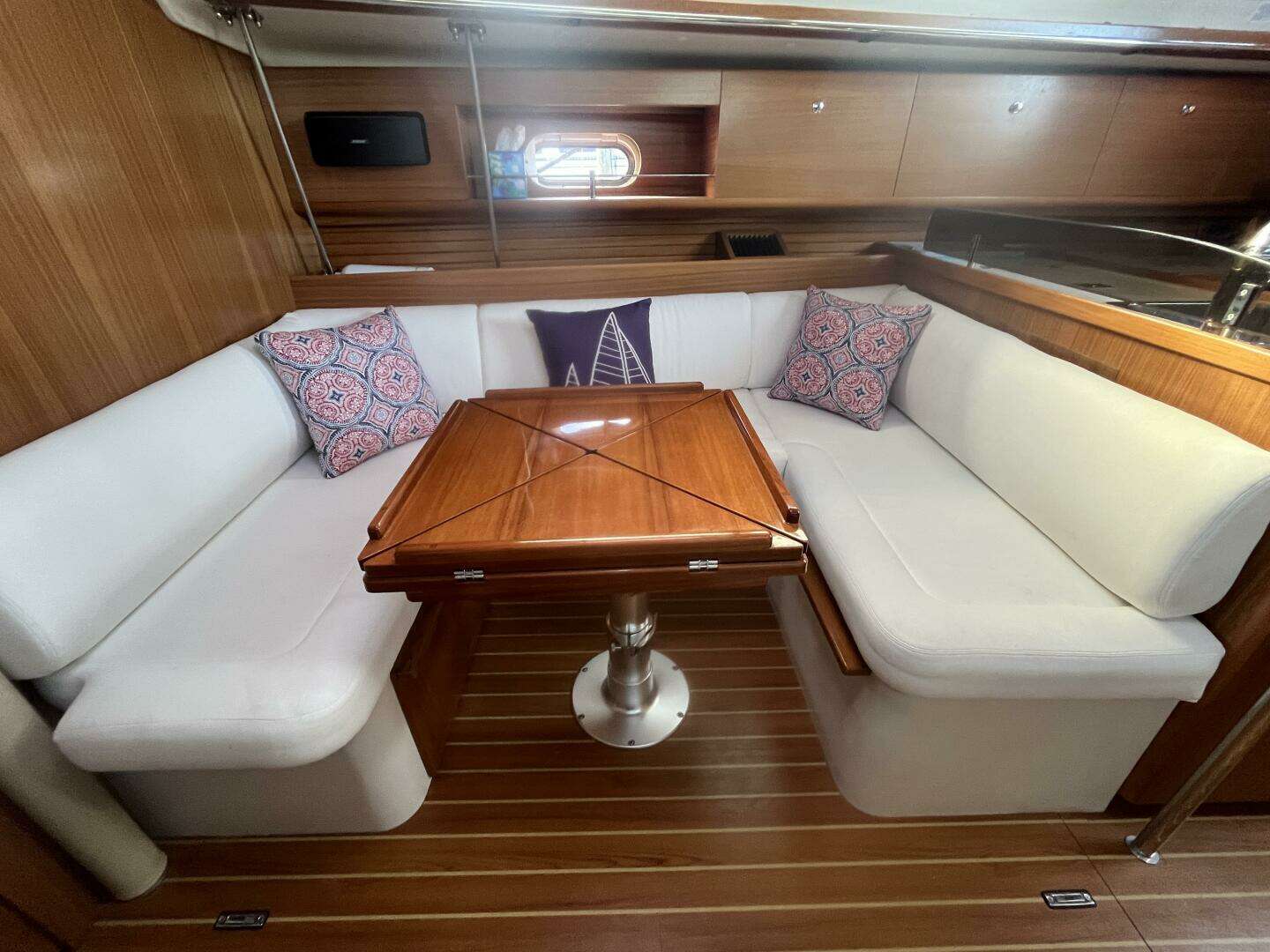 2017 Catalina 355 - Image 30