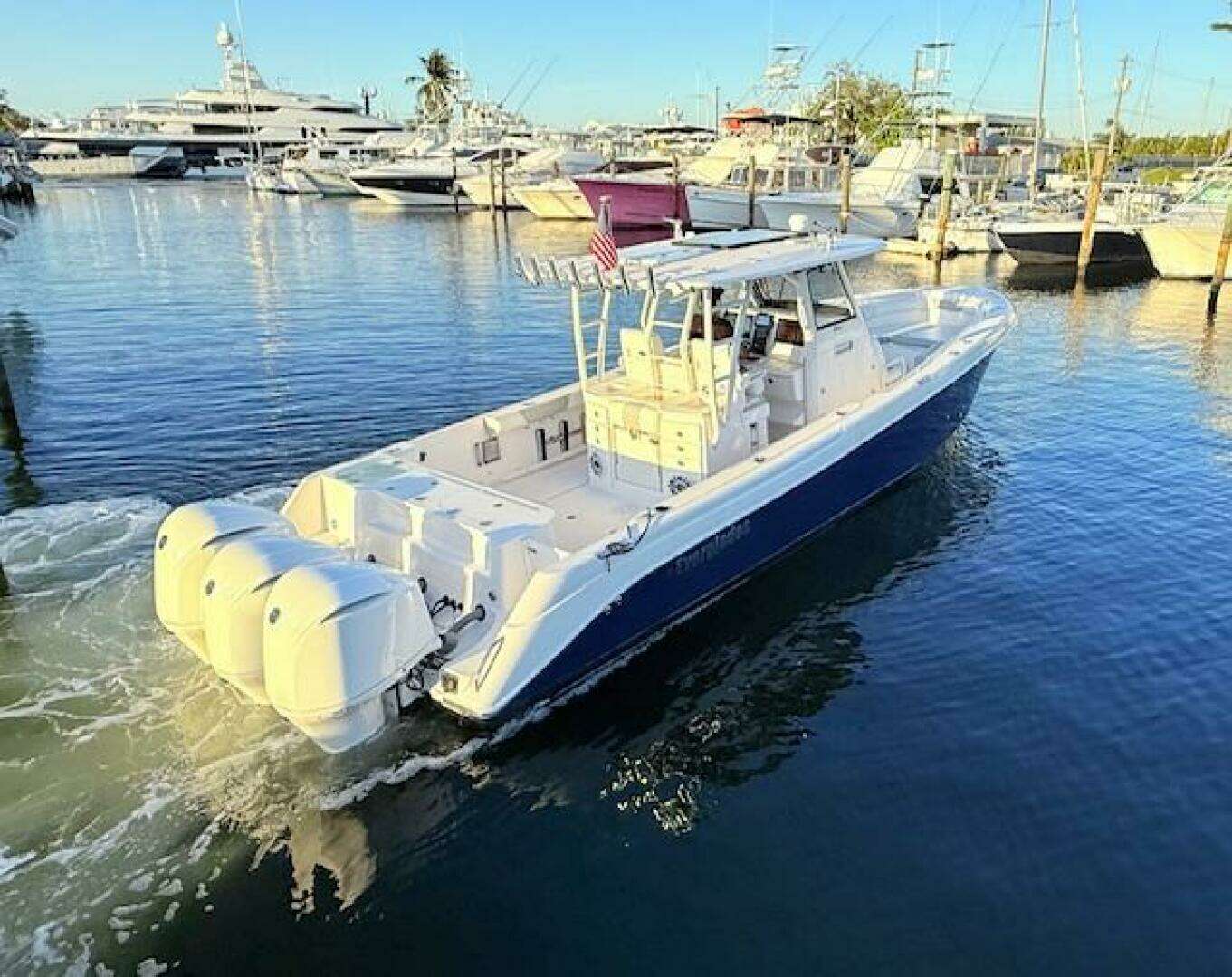 2014 Everglades 355 Center Console - Image 3
