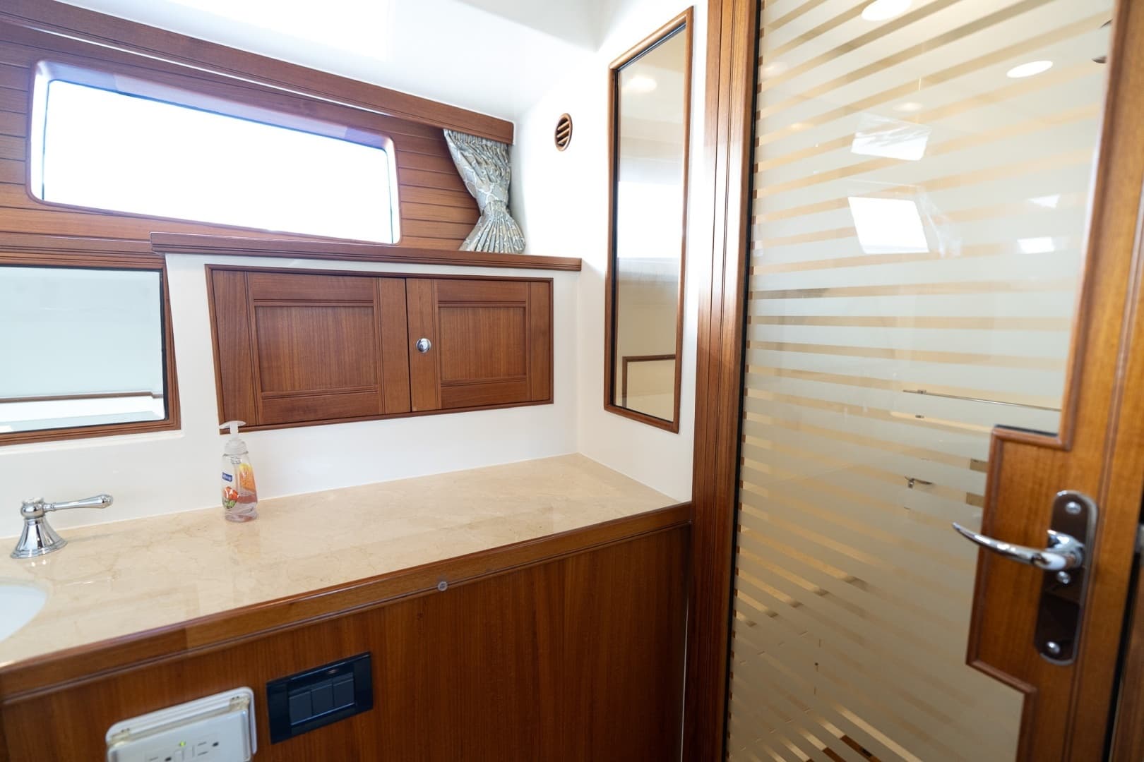 2015 Marlow Explorer 49E - Image 45