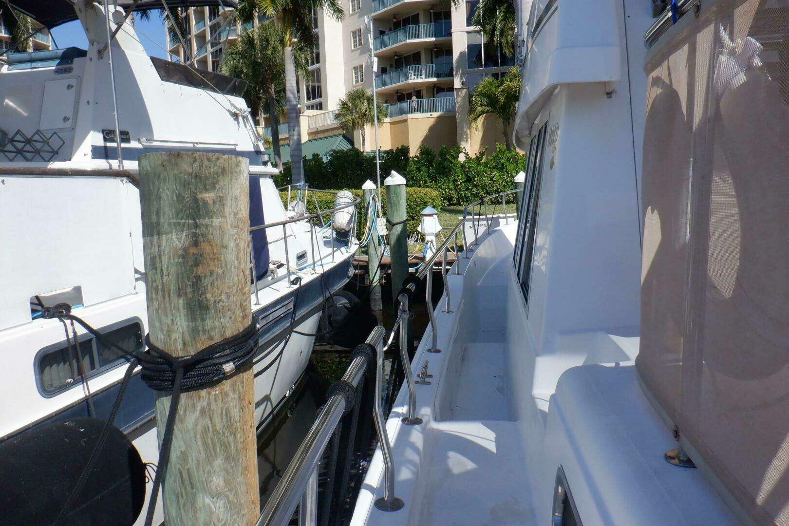 2002 Mainship 430 Trawler - Image 10