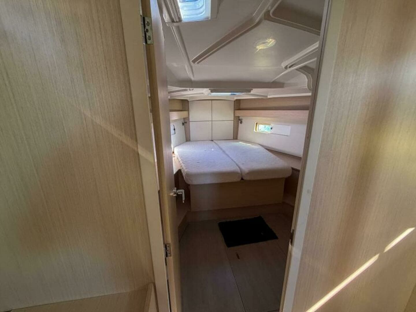 2022 Beneteau 40.1 - Image 10