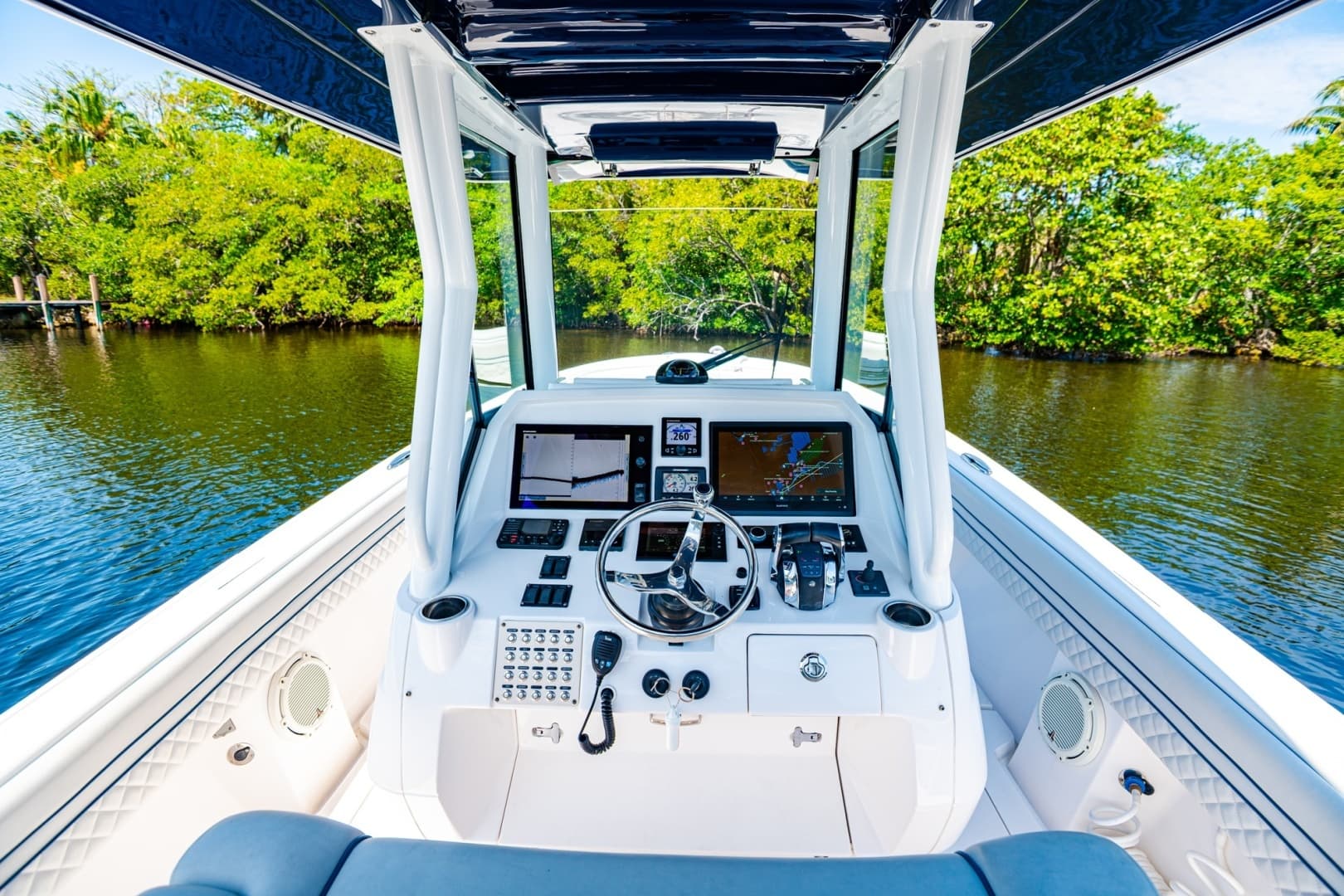 2018 Intrepid 327 - Image 27