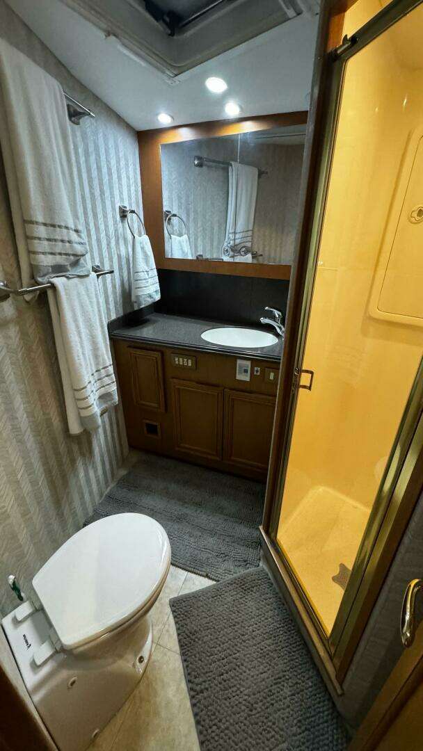 2002 Cavileer 48 Flybridge Sportfisherman - Image 15