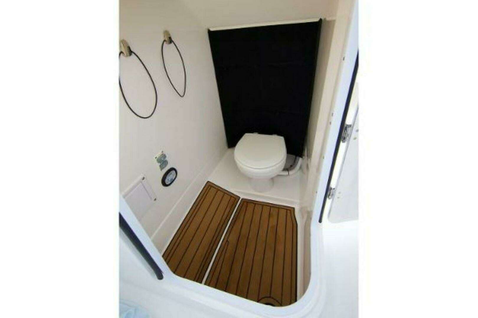 2025 Edgewater 230CX - Image 8