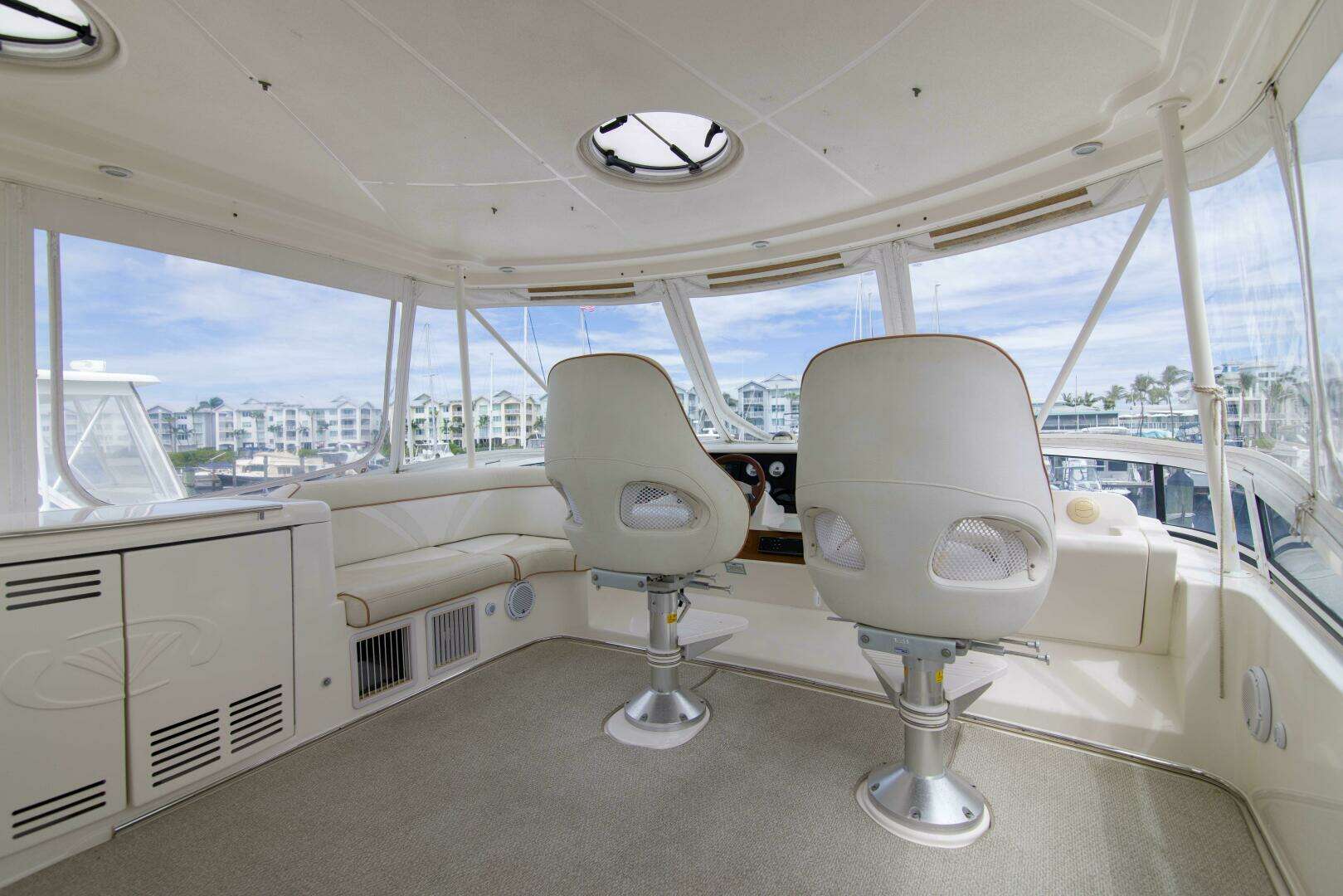 2009 Silverton 52 Ovation - Image 8