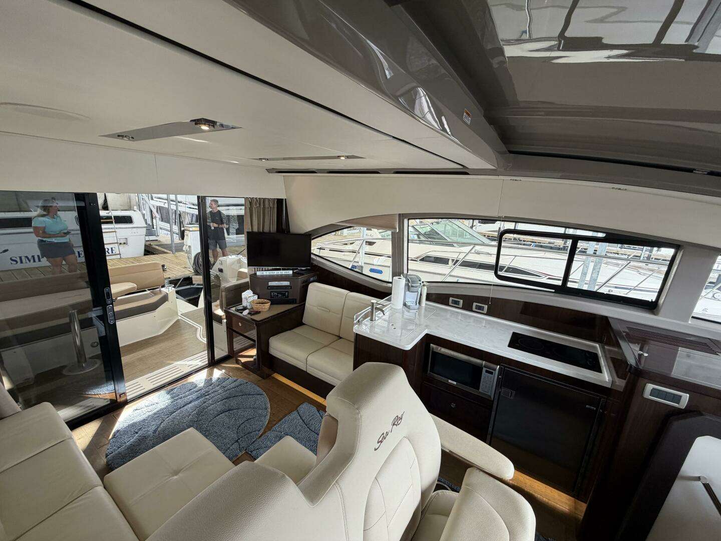 2017 Sea Ray 400 Sundancer - Image 7