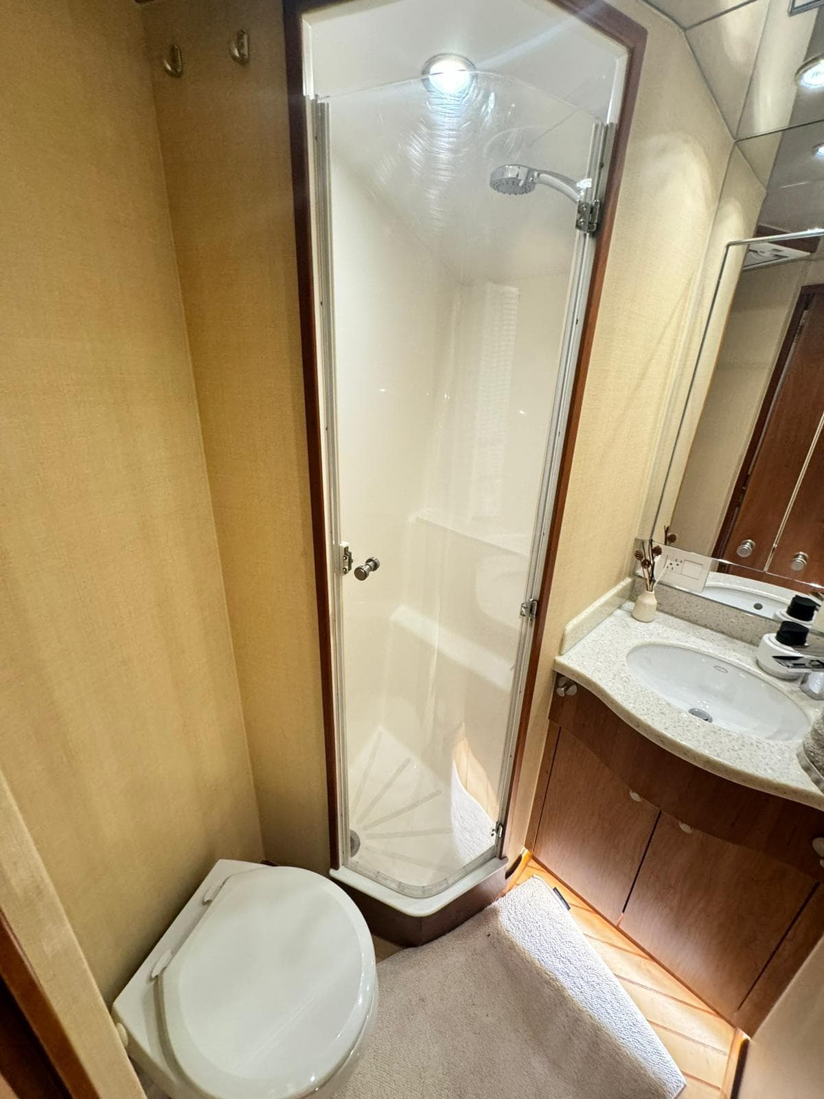 2009 Hatteras 60 Convertible - 66
