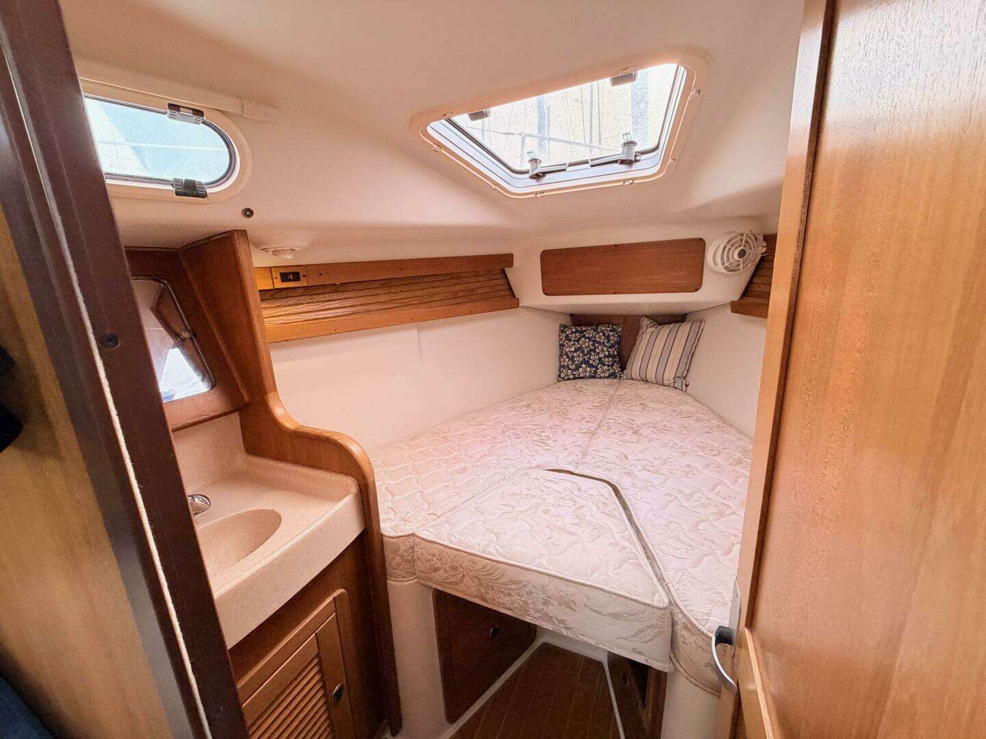 2001 Catalina 380 - Image 38