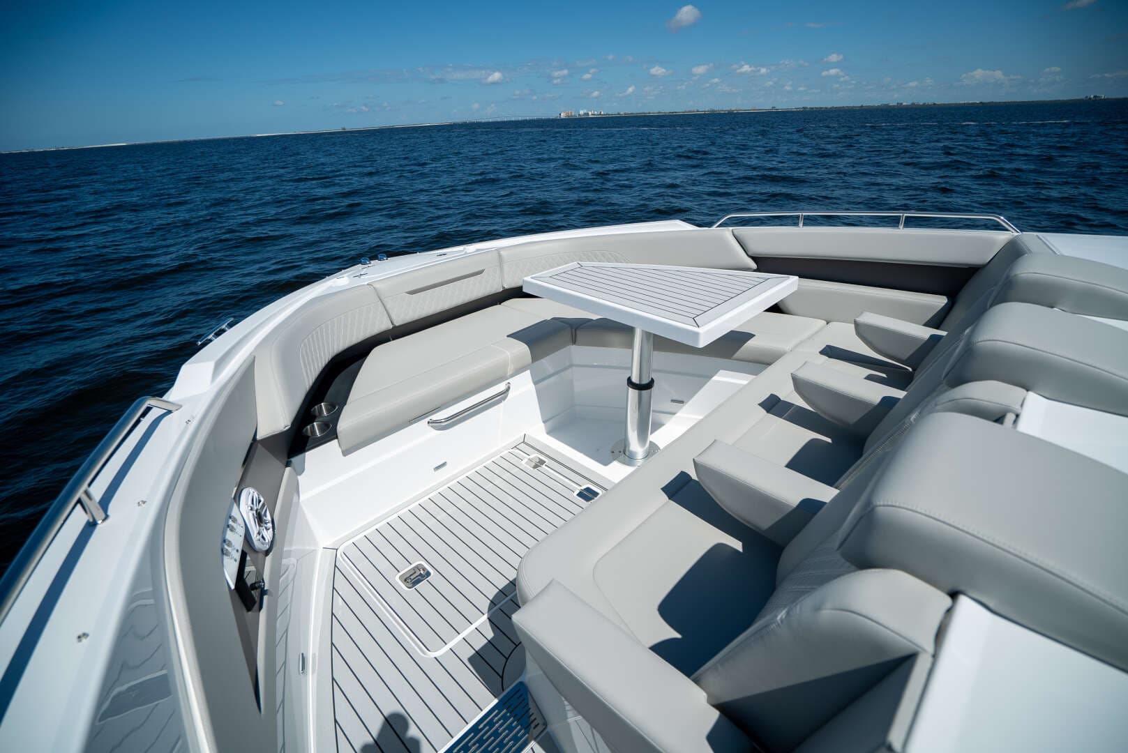 2026 Cruisers Yachts 50GLS OB - Image 34