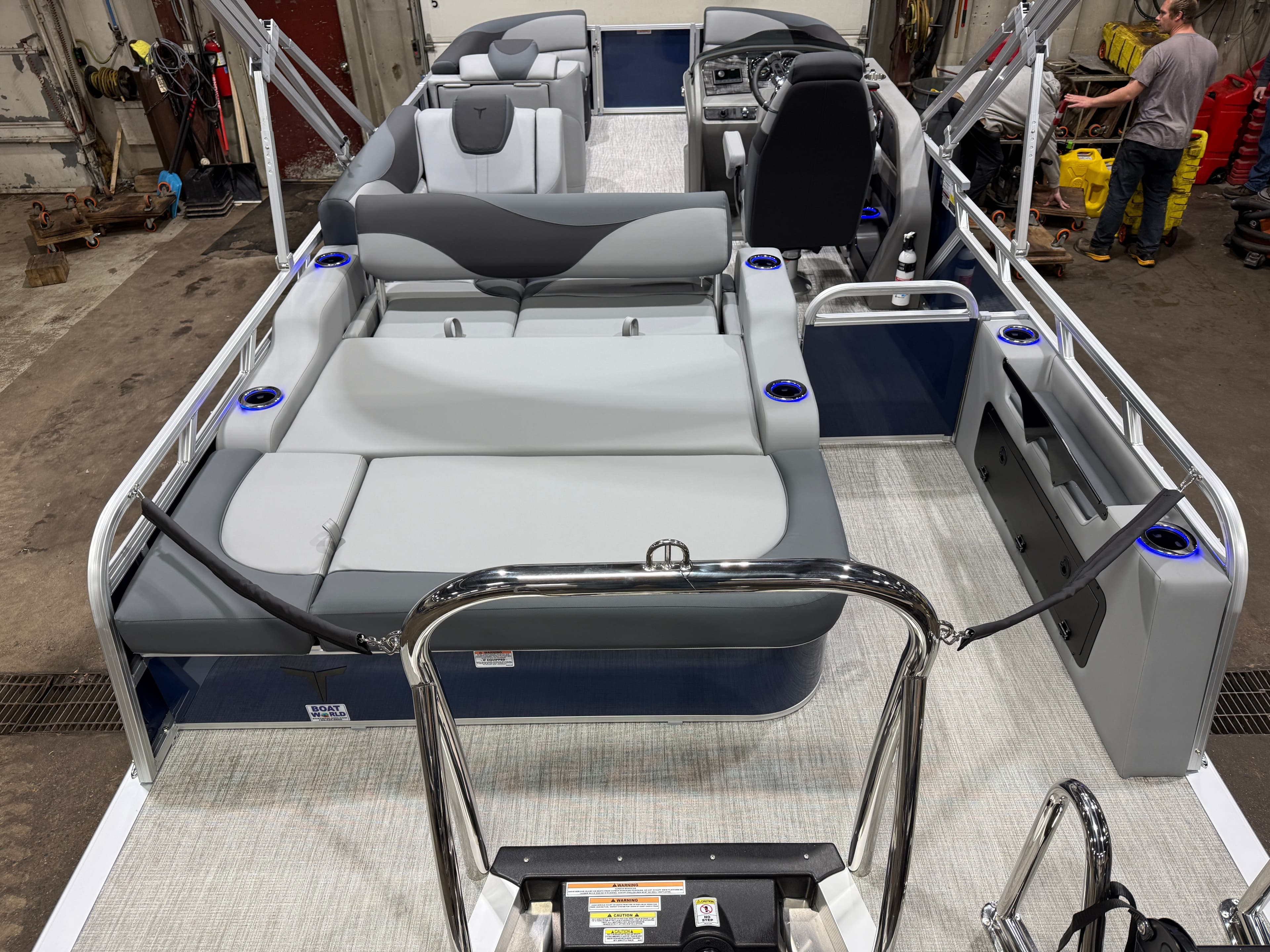 2026 Tahoe LTZ 200HP VRB 2385 Swingback Tritoon