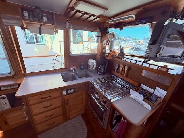1981 Tollycraft 34 - 6