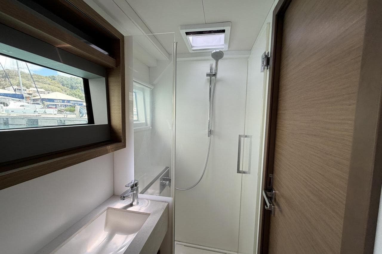 CNB Lagoon 50