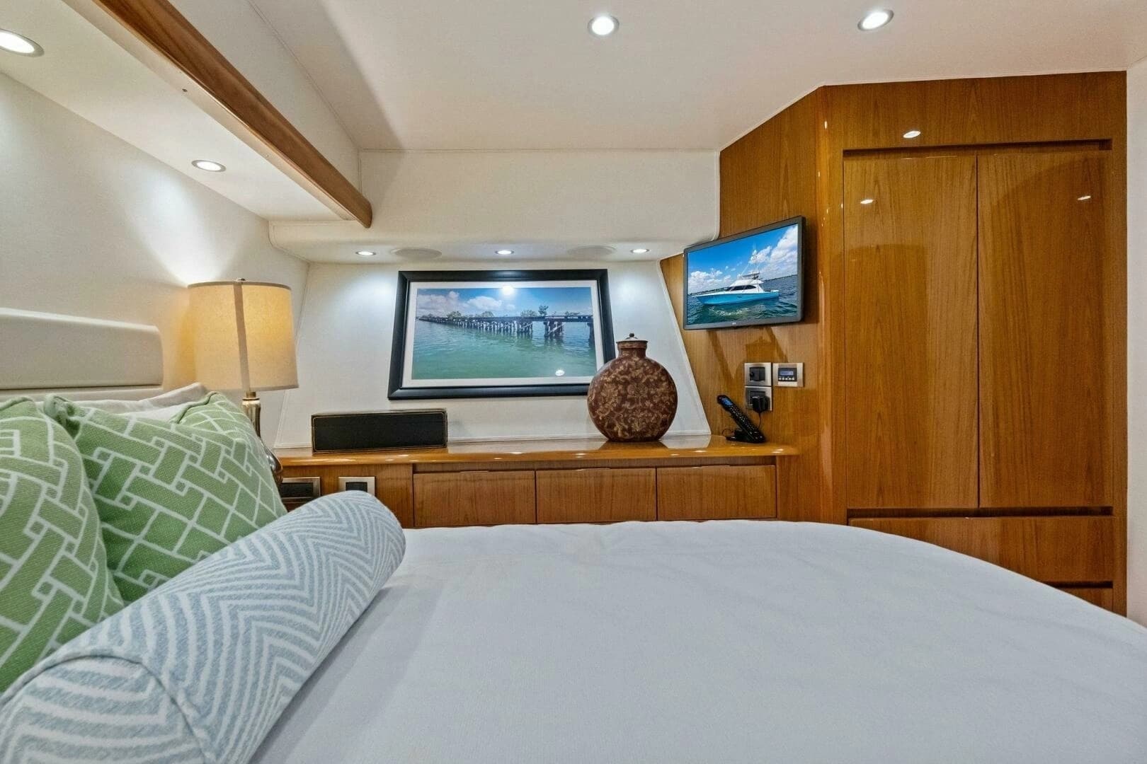 2012 Viking 82 Convertible - Image 43
