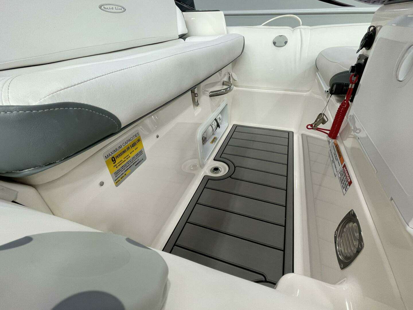 2025 Zodiac Yachtline 490 Deluxe NEO - Image 7