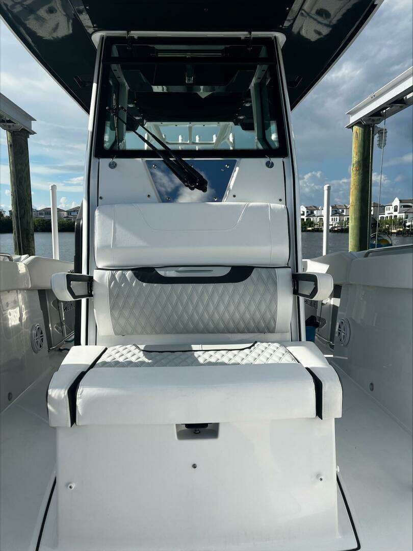 2023 Blackfin 272 CC - Image 8