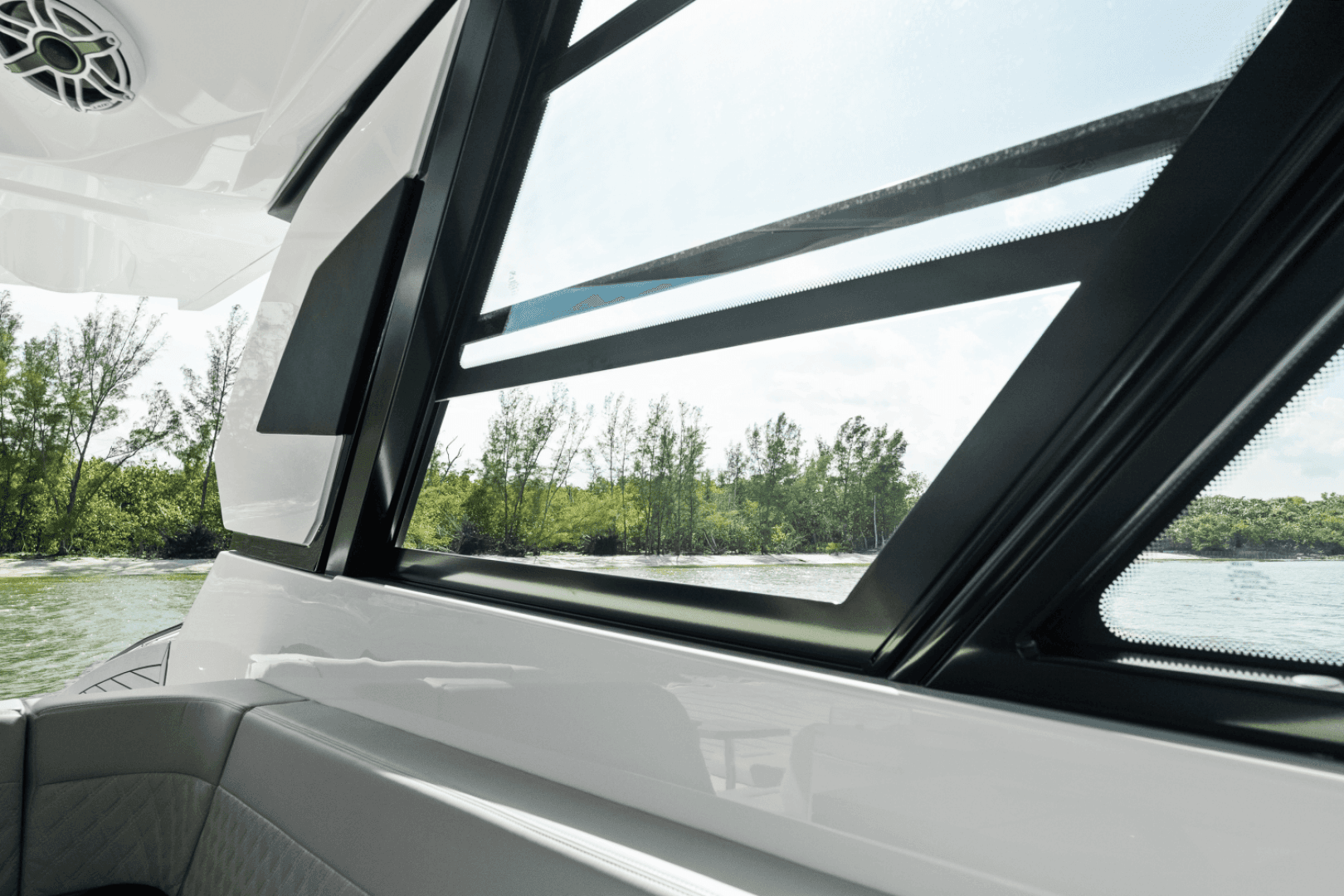 2026 Cruisers Yachts 50GLS OB - Image 92