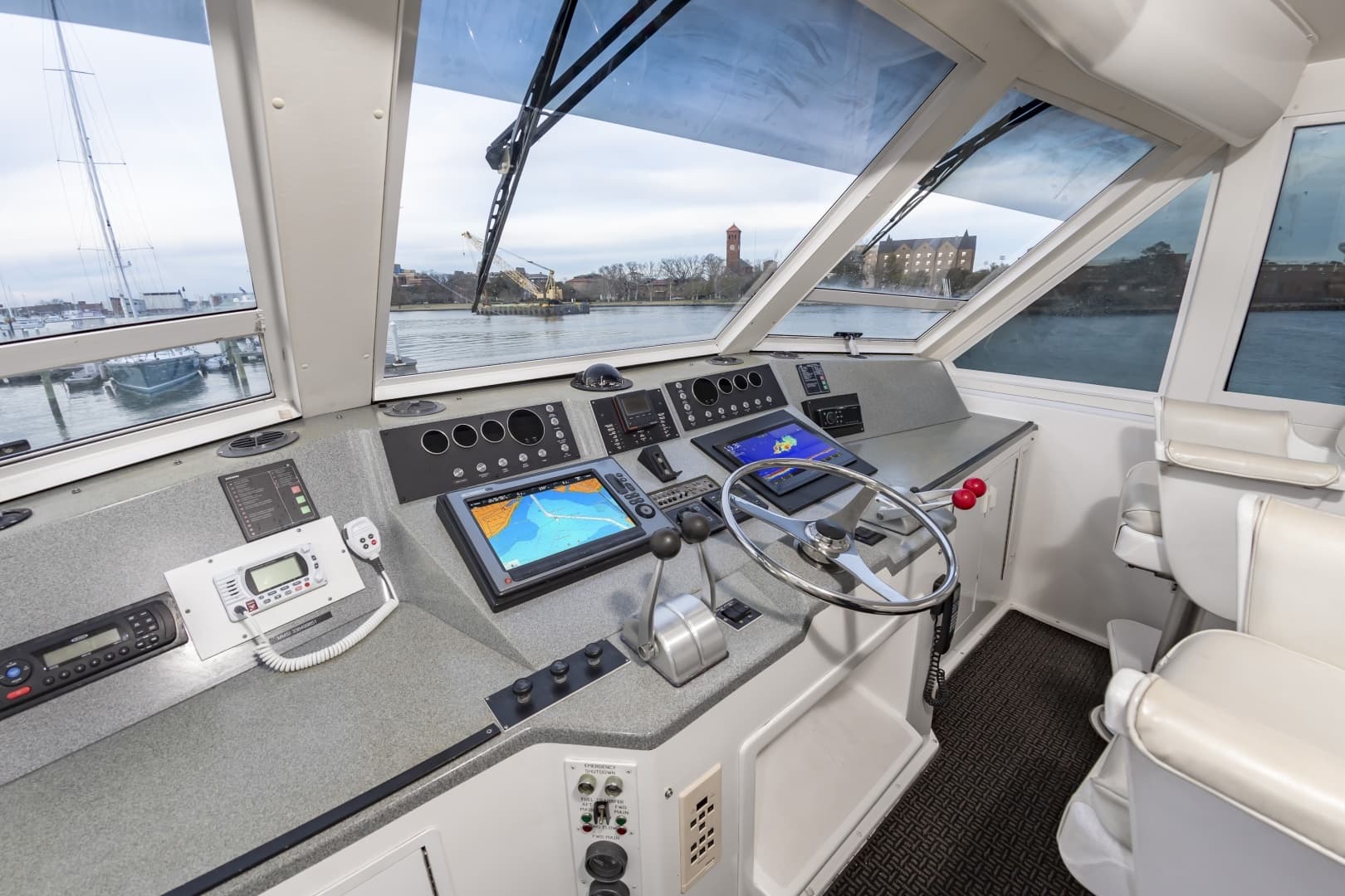 2000 Viking Cockpit Sport Yacht - Image 13