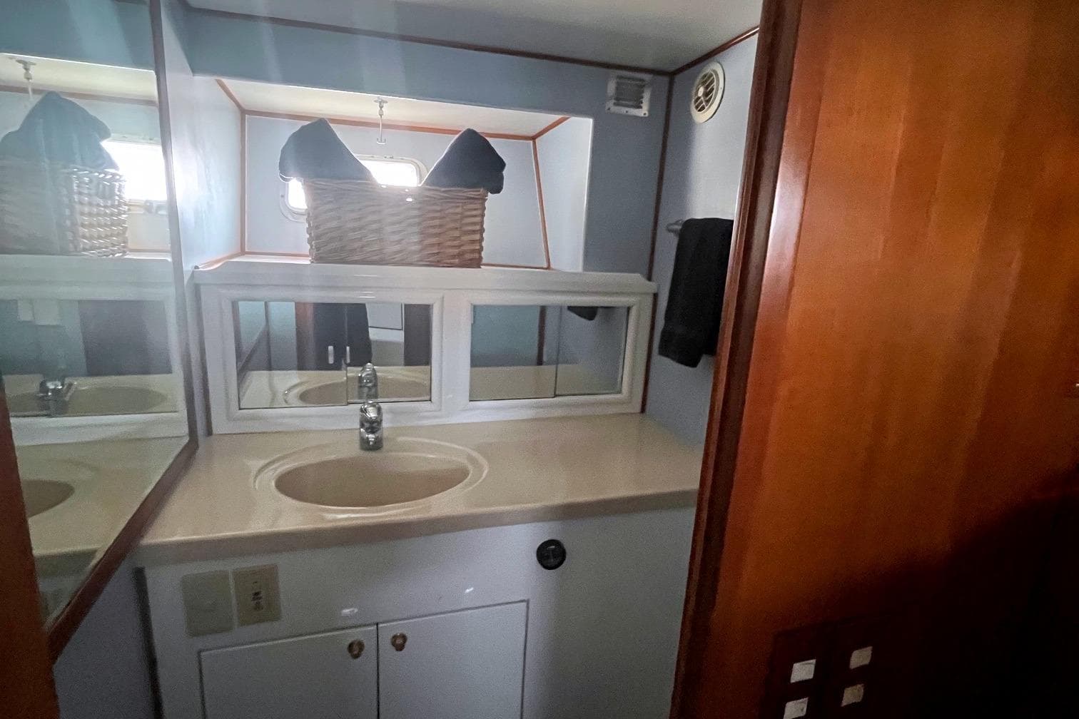 Bathroom interior of 1999 Jefferson Marquessa 56 yacht with sink and mirror.
